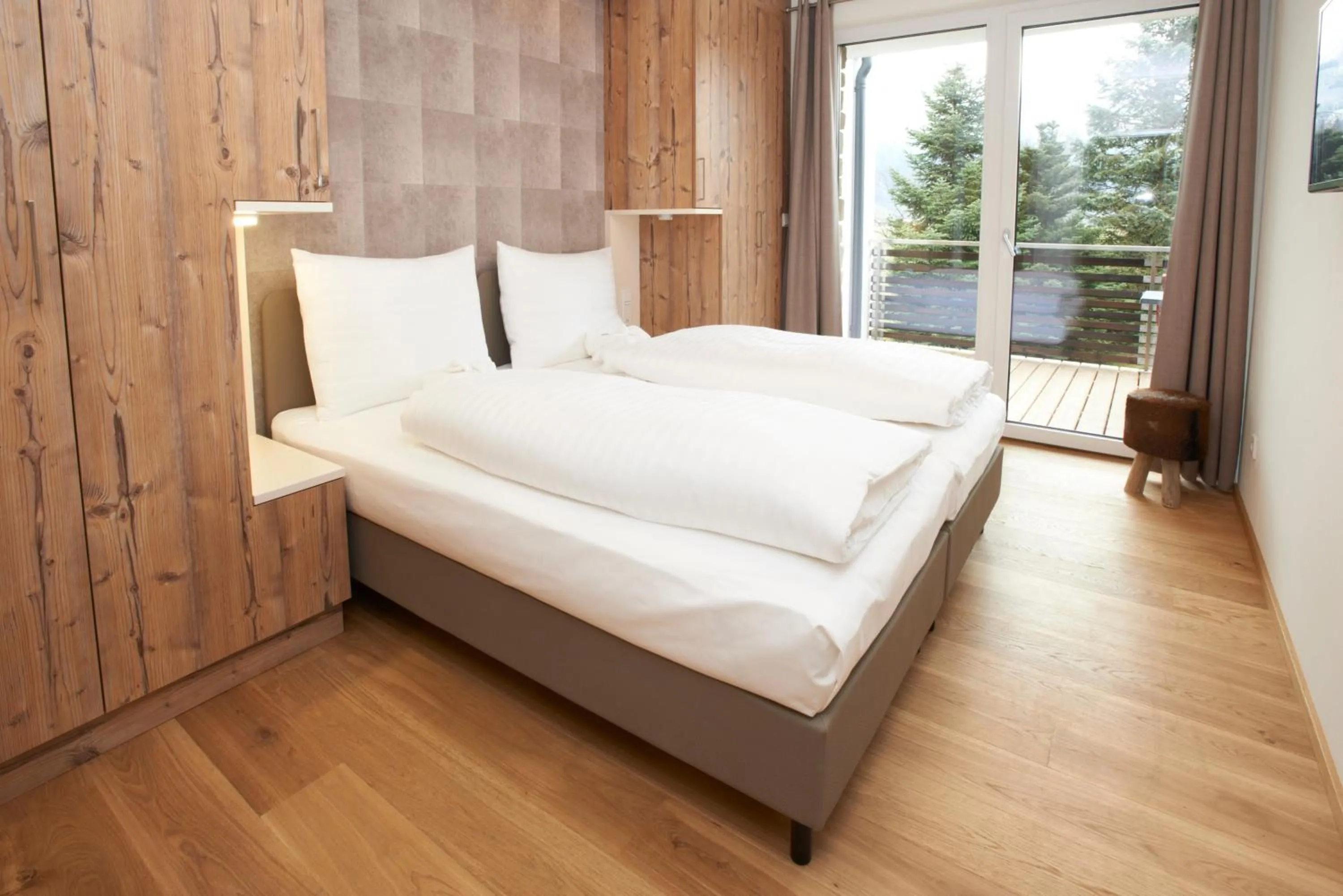 Bedroom, Bed in Ski & Golf Suites Zell am See by Alpin Rentals