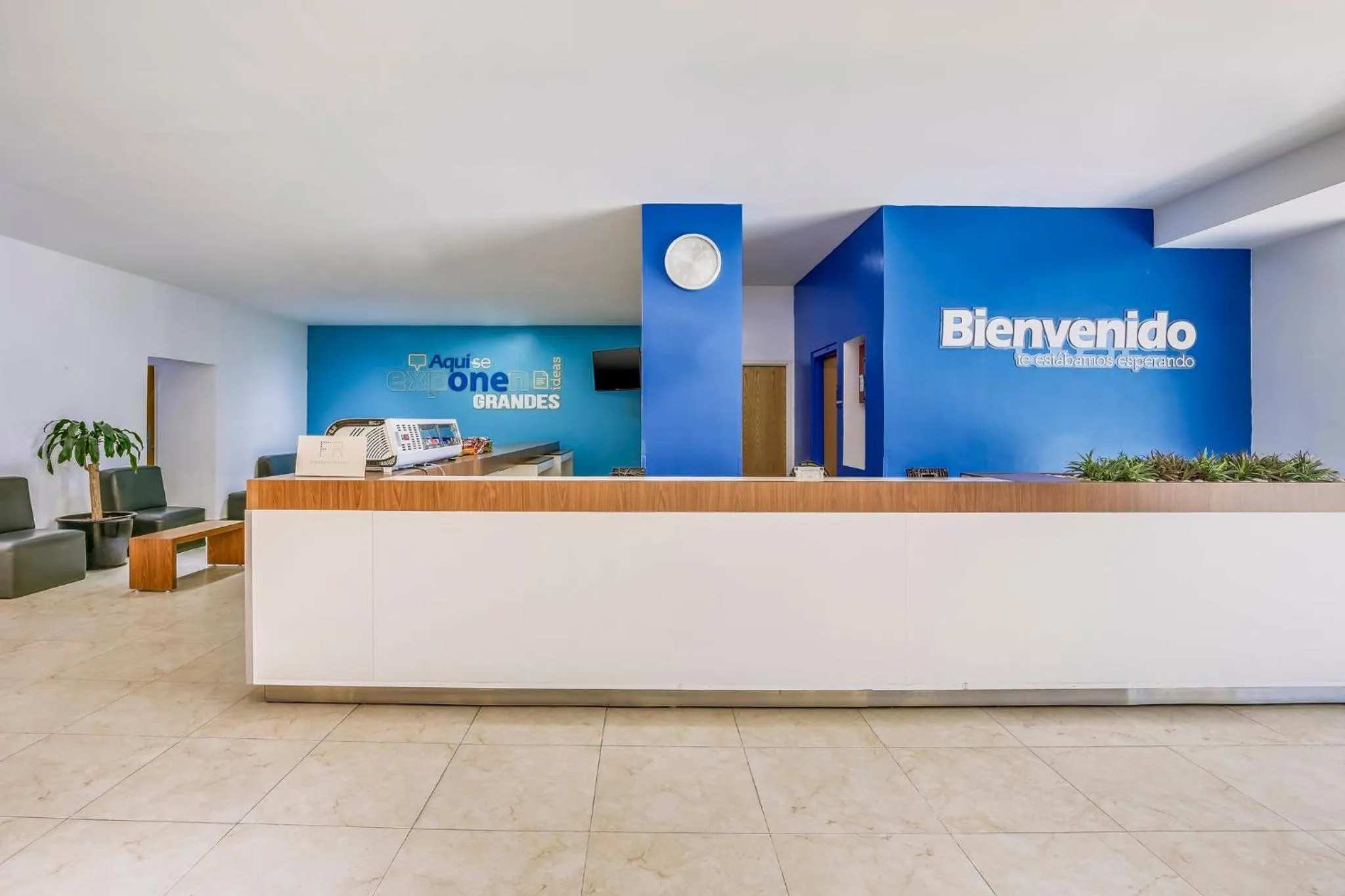 Lobby or reception in One Leon Poliforum