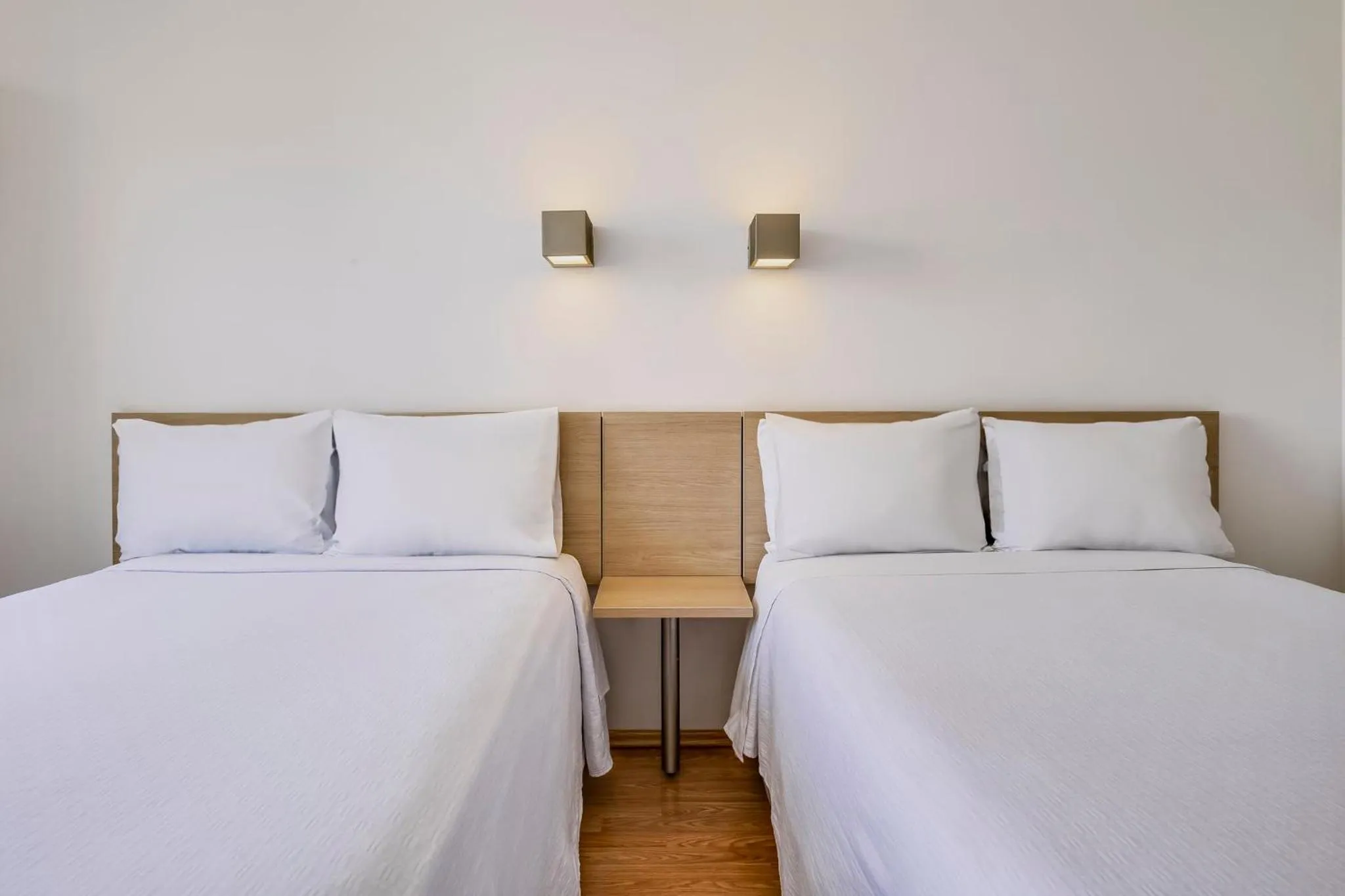 Bedroom, Bed in One Leon Poliforum