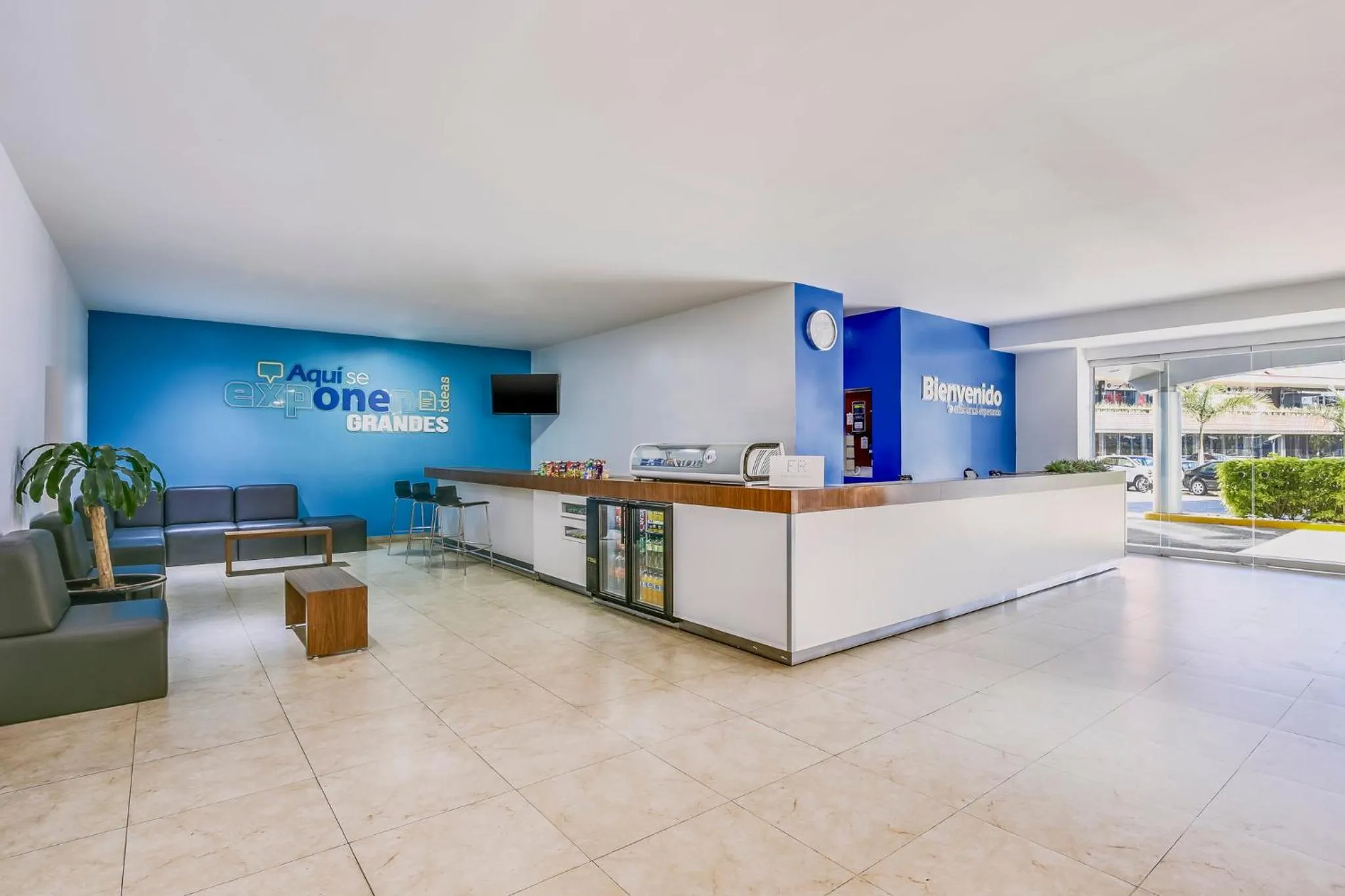 Lobby or reception in One Leon Poliforum