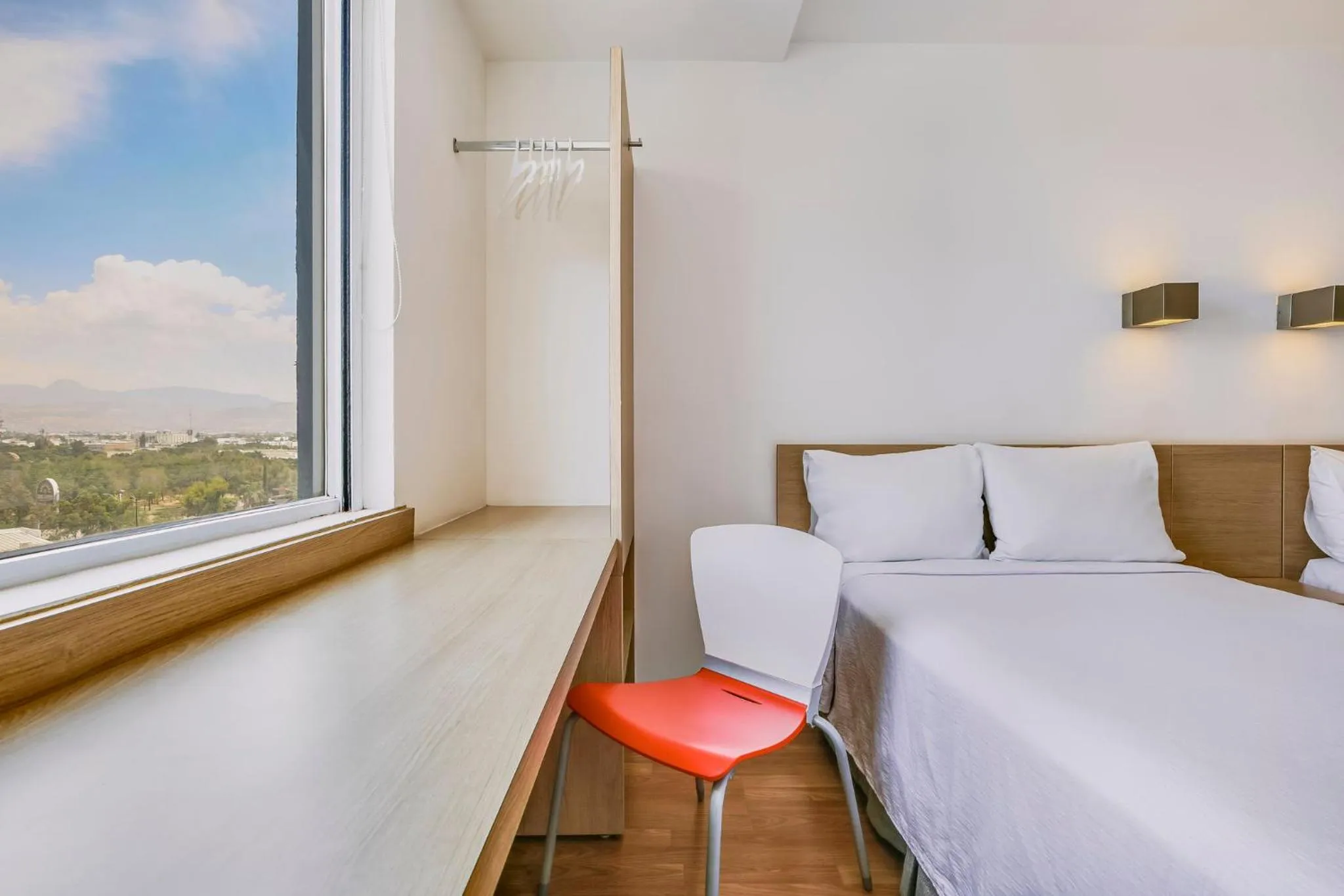 Bedroom, Bed in One Leon Poliforum