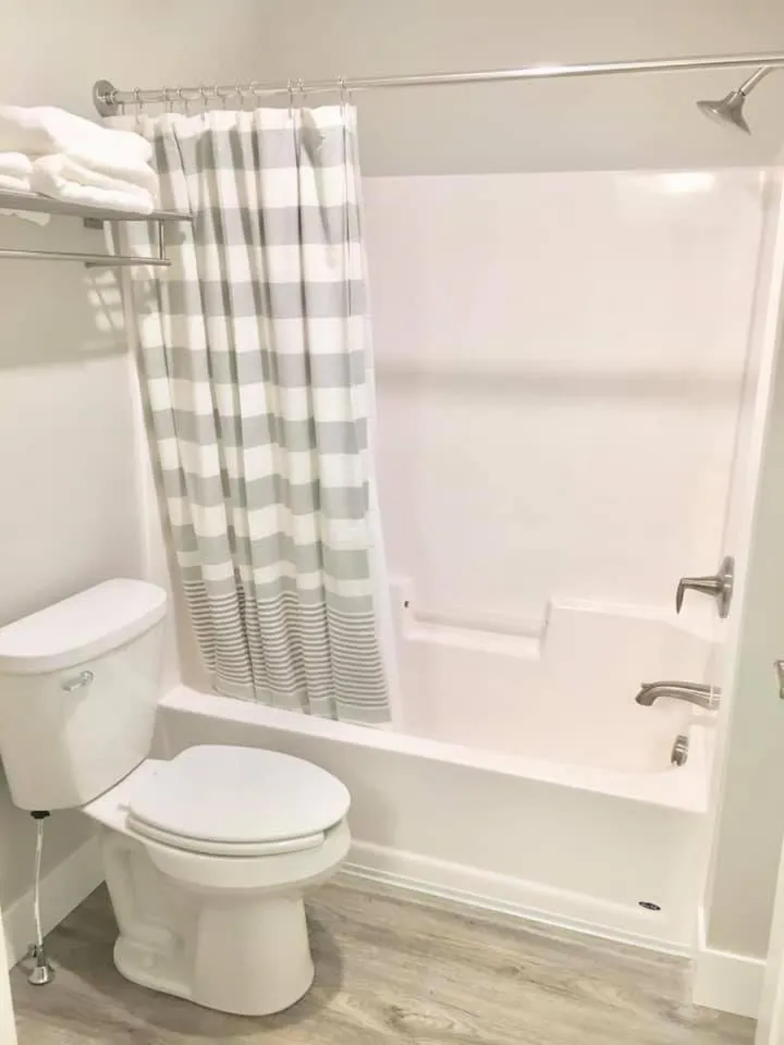 Empire Lakeshore Inn