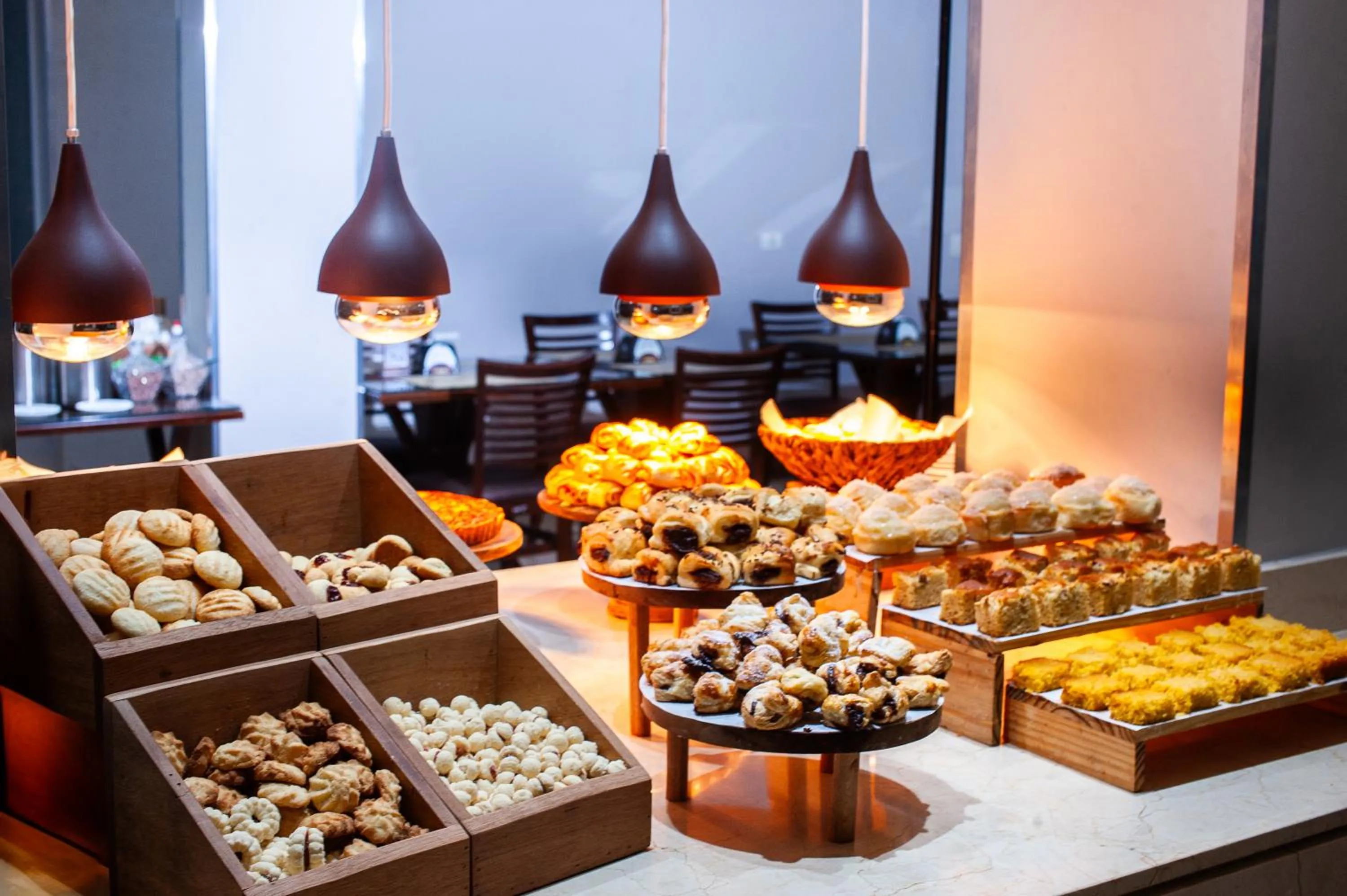 Buffet breakfast in London Hotel Londrina