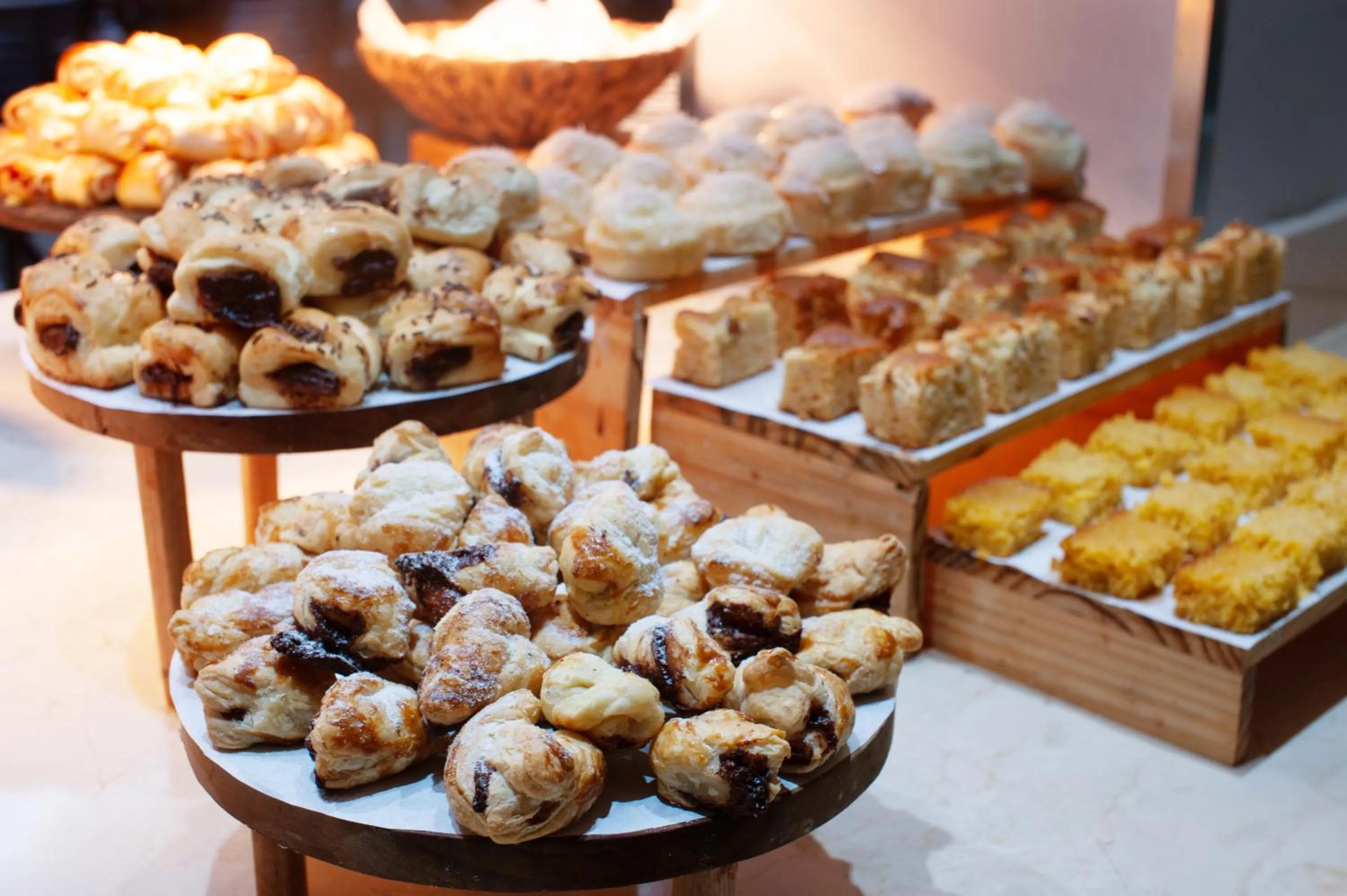 Buffet breakfast in London Hotel Londrina