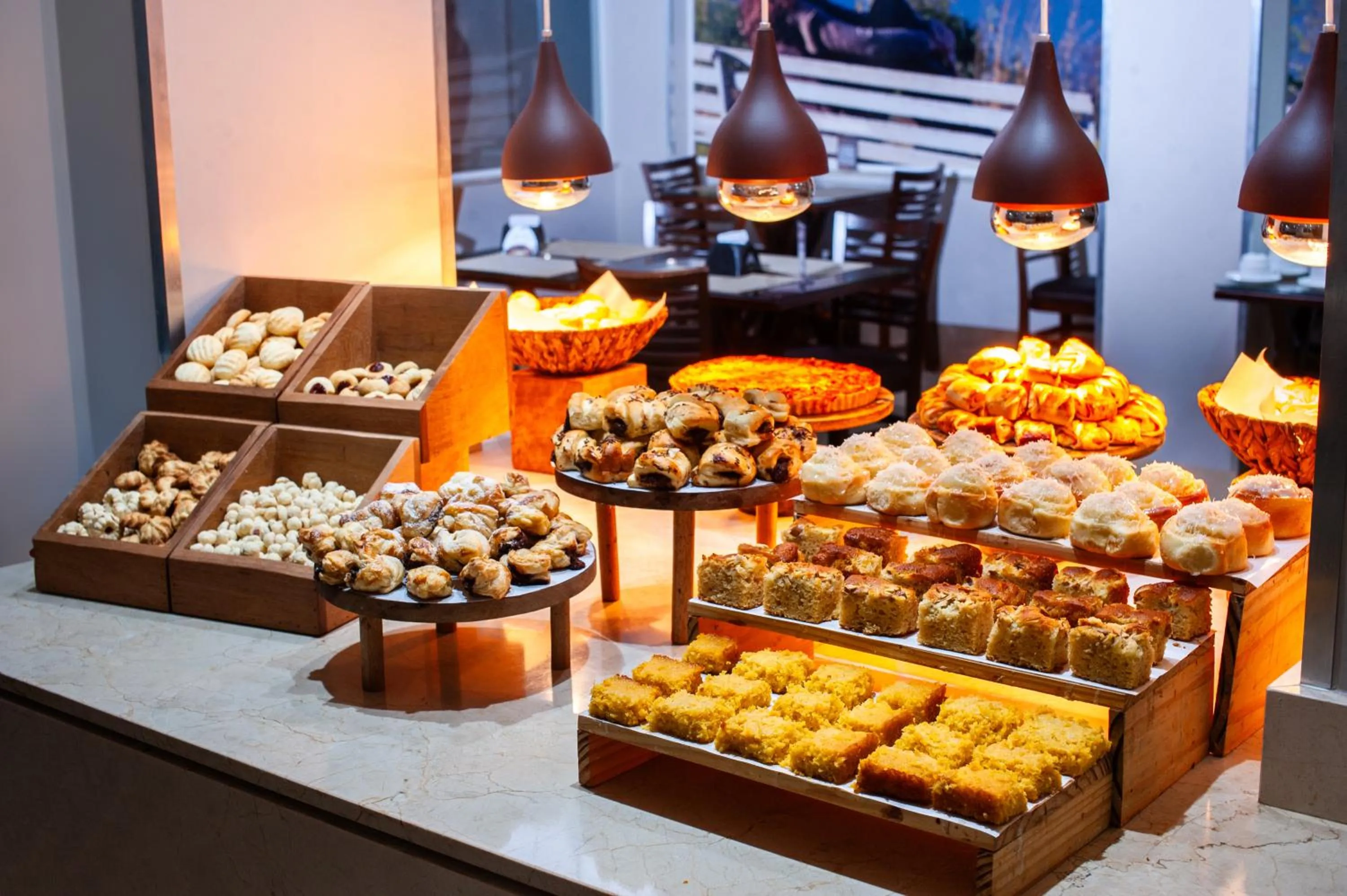 Buffet breakfast in London Hotel Londrina