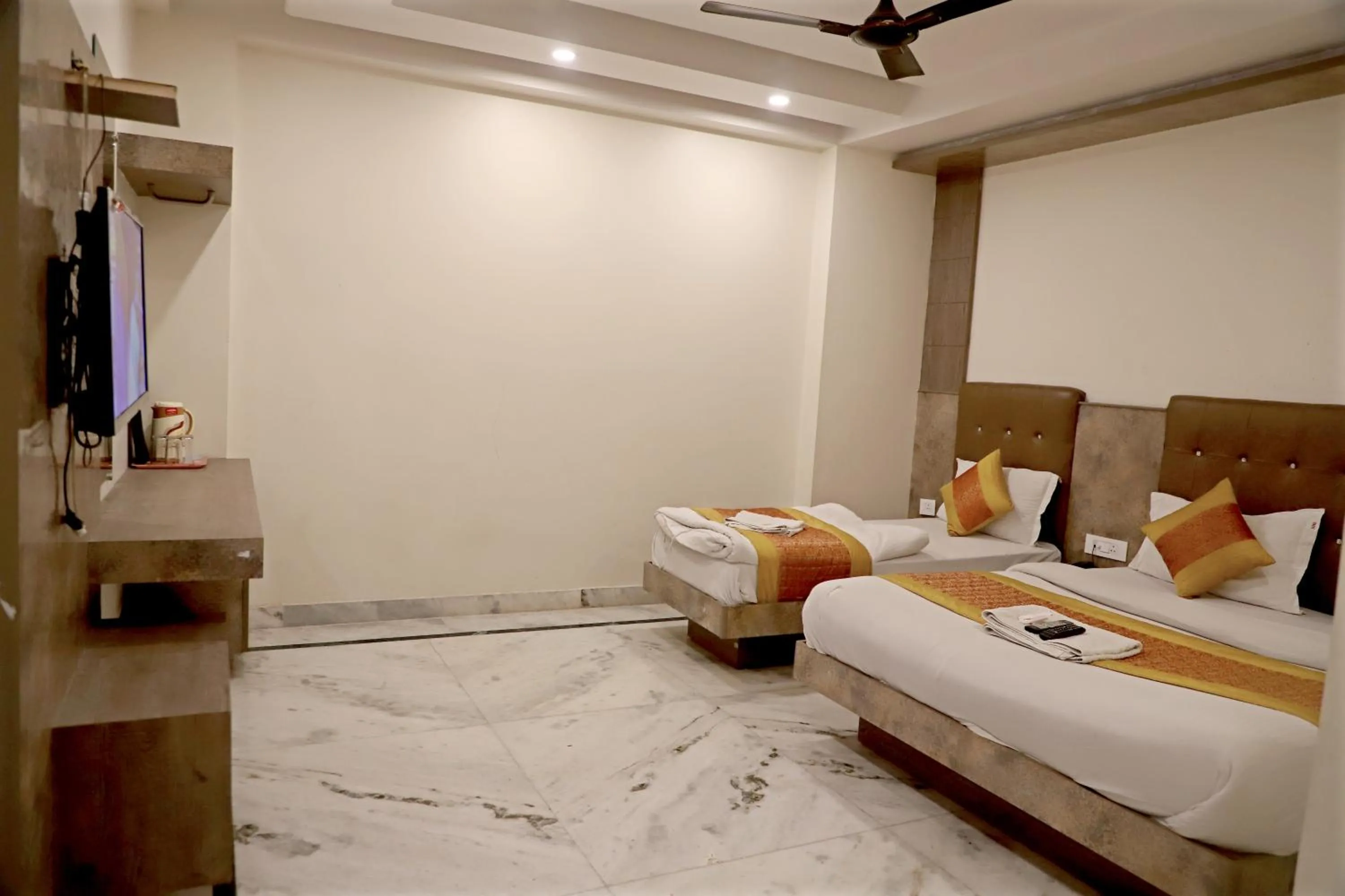 Bed in Hotel Klick International - 2 Min Walking From New Delhi Railway Station