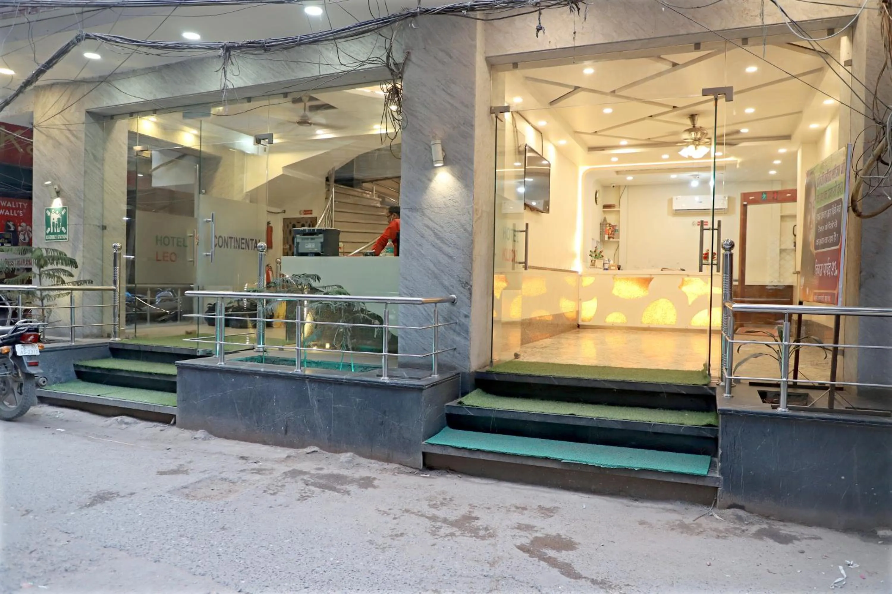 Facade/entrance in Hotel Klick International - 2 Min Walking From New Delhi Railway Station