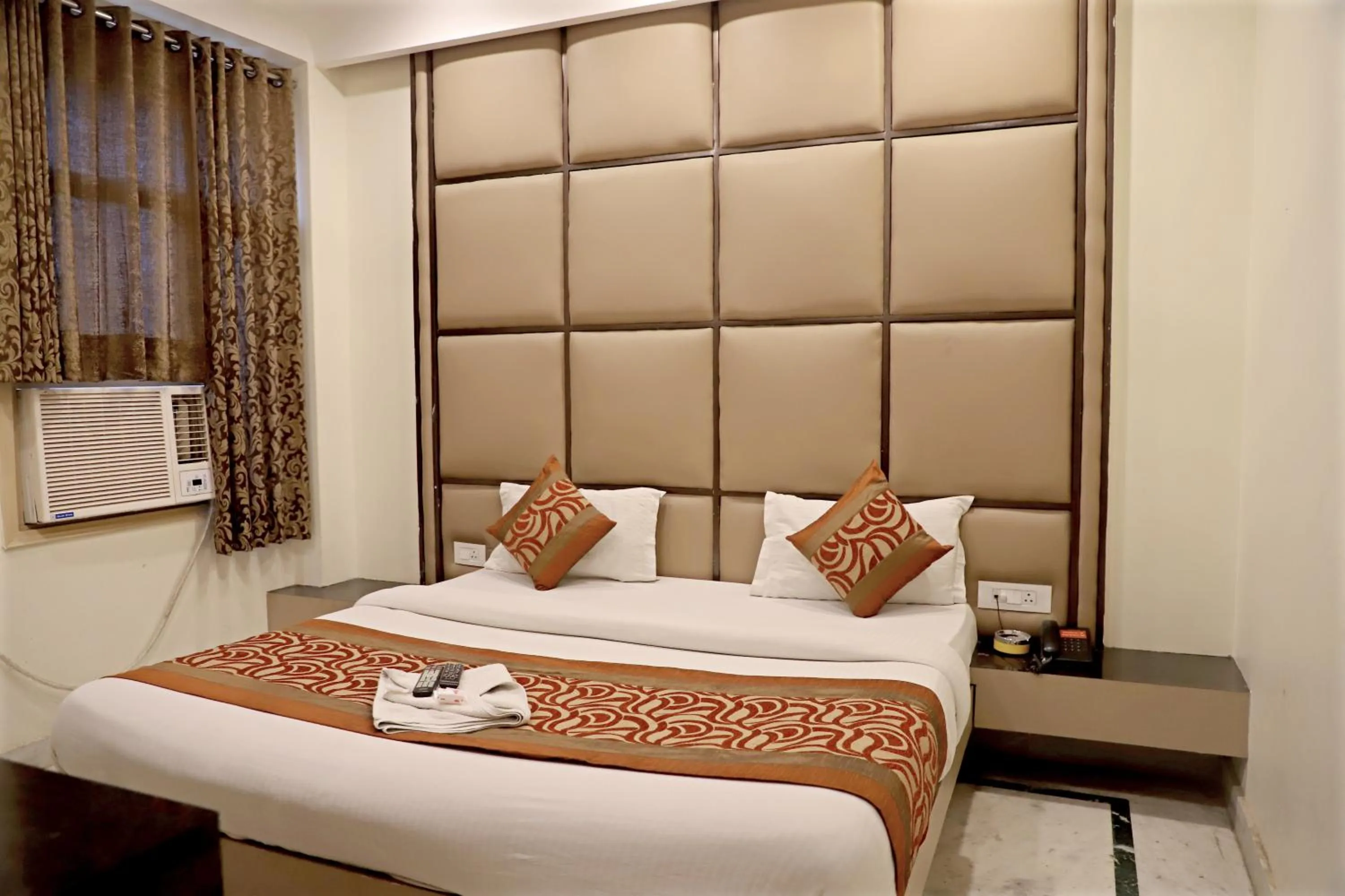 Bed in Hotel Klick International - 2 Min Walking From New Delhi Railway Station