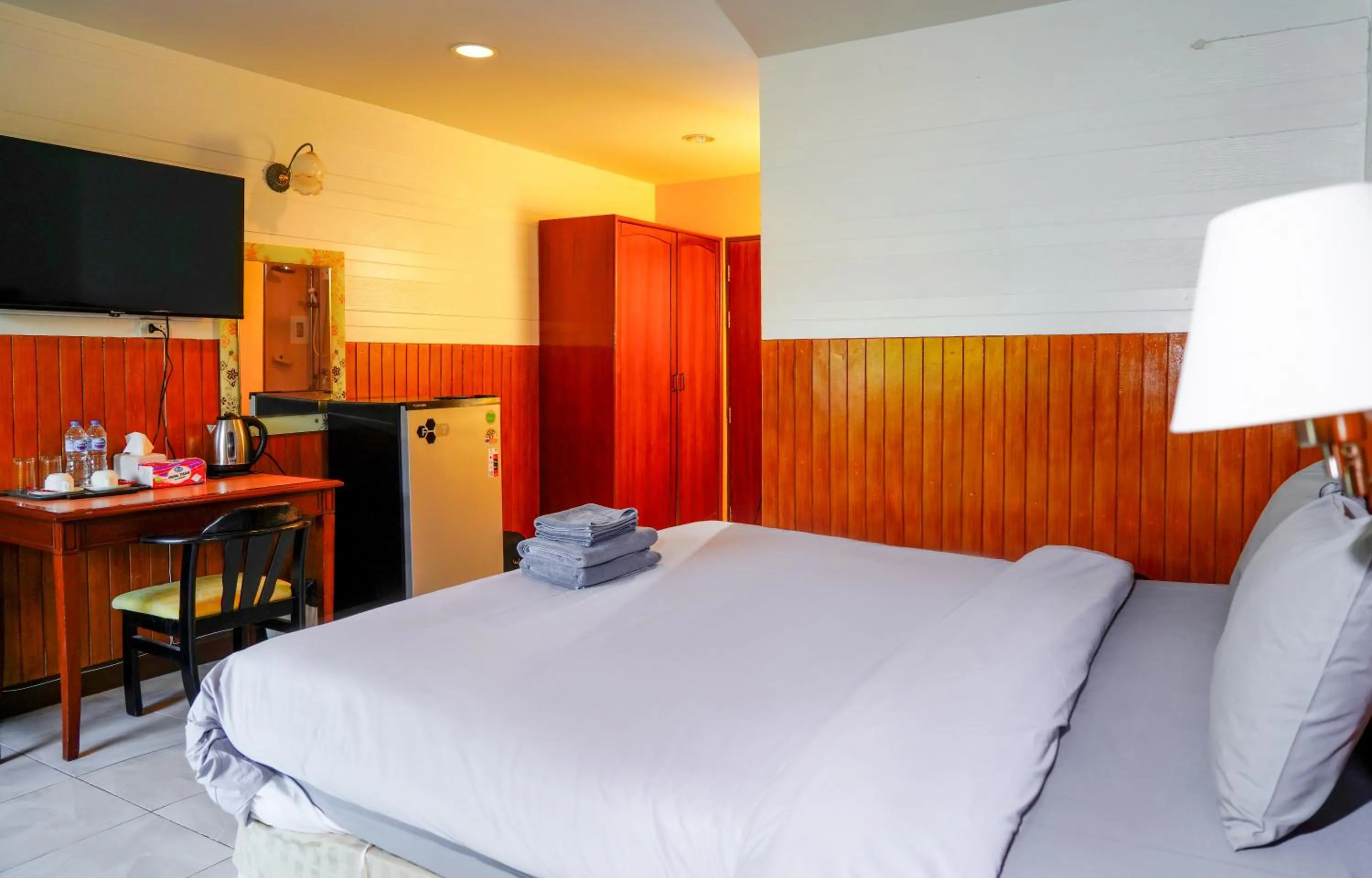 Photo of the whole room, Bed in Luna Hut Resort