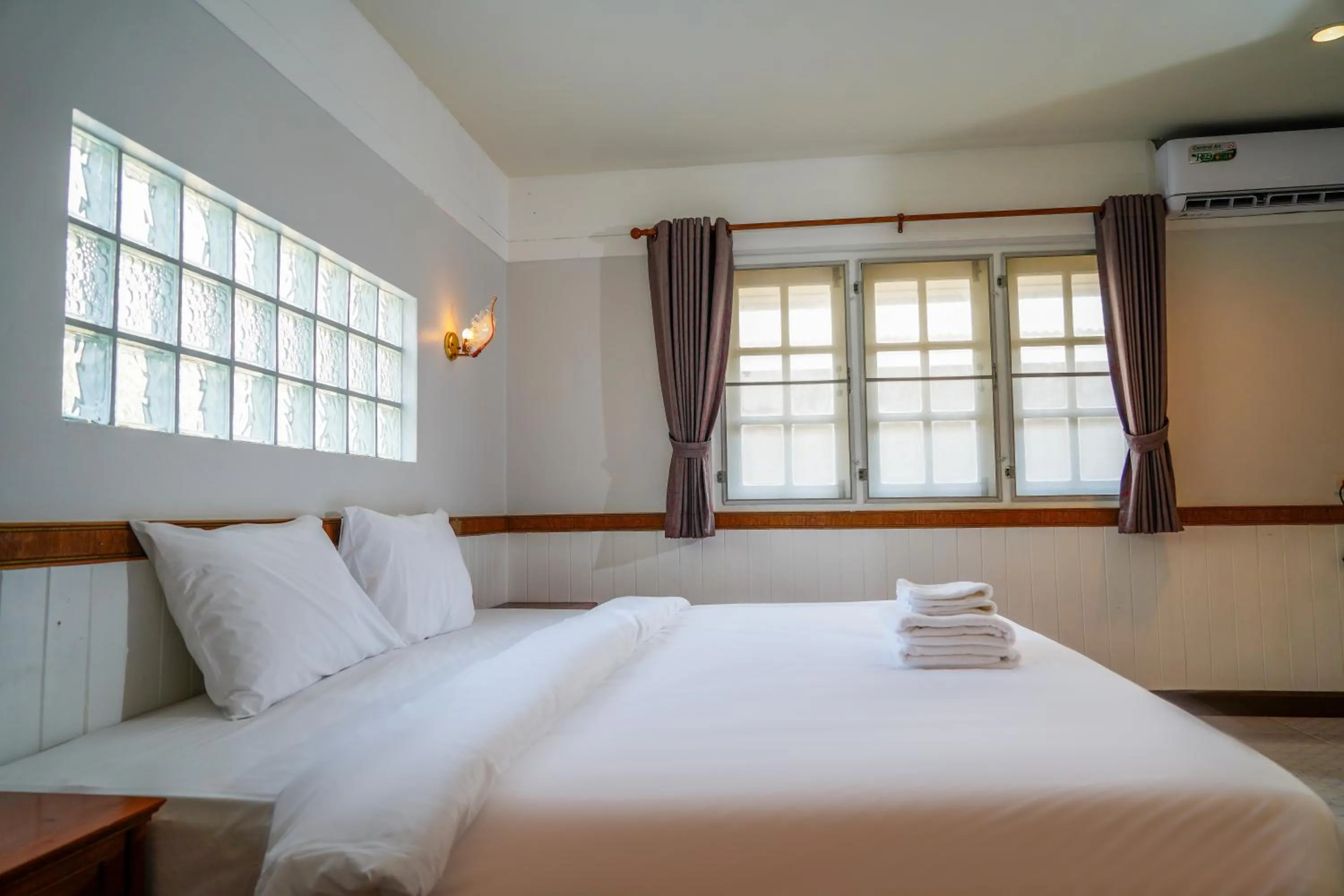 Bedroom, Bed in Luna Hut Resort