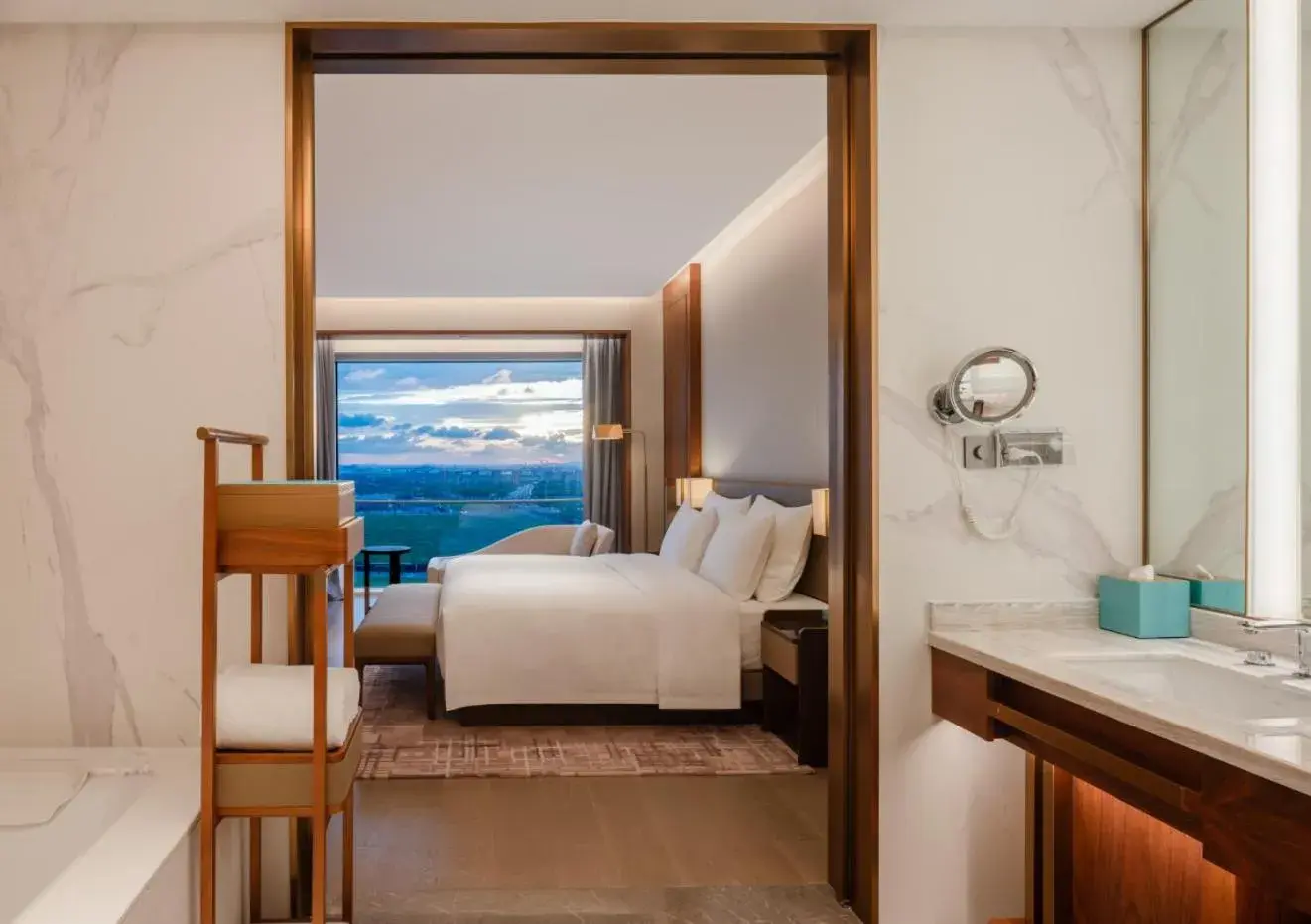 Executive Suite with Lake View in Suzhou International Conference Hotel Executive Suite with Lake View in Suzhou International Conference Hotel