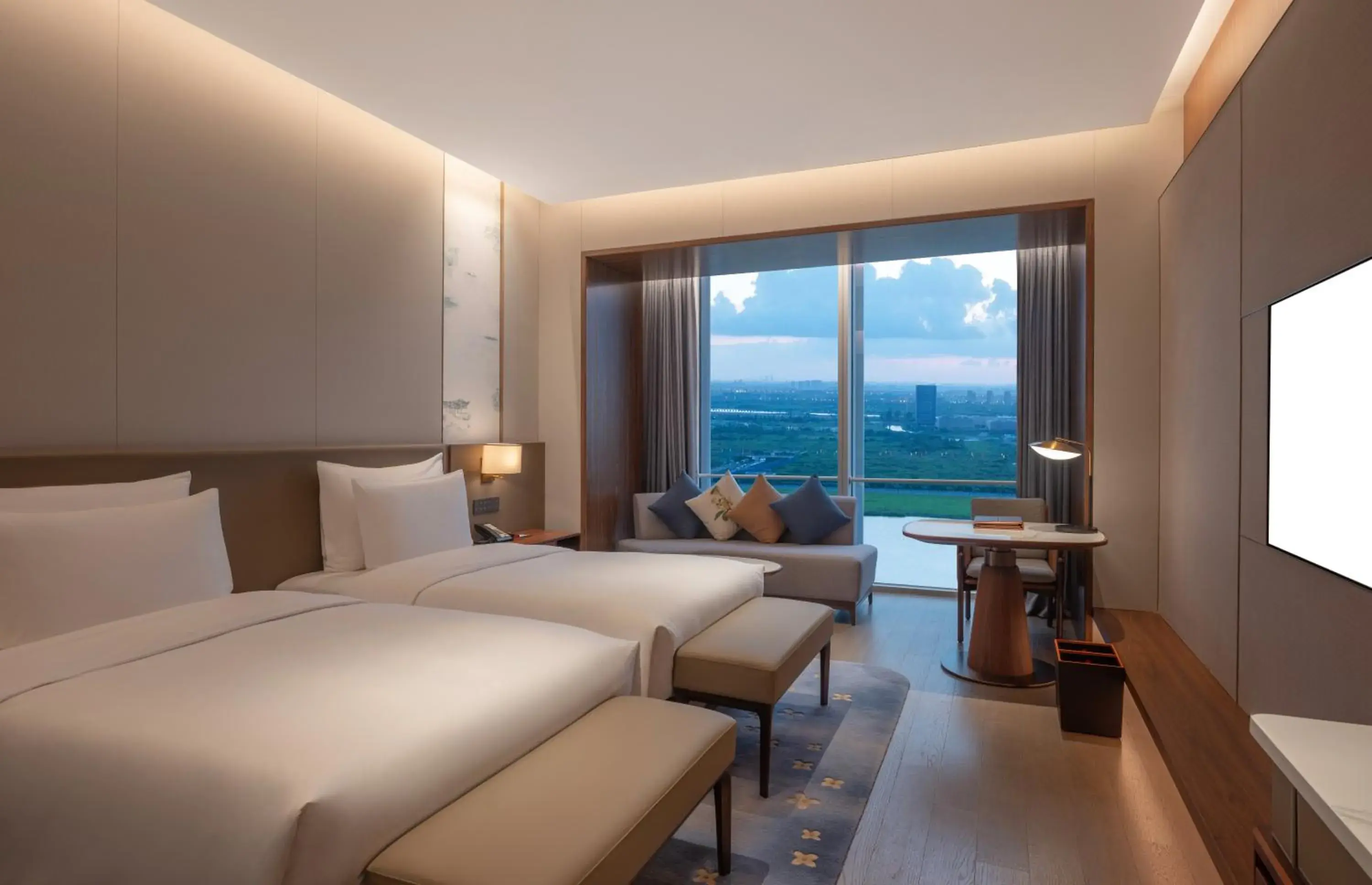 Deluxe Twin Room with Lake View in Suzhou International Conference Hotel Deluxe Twin Room with Lake View in Suzhou International Conference Hotel