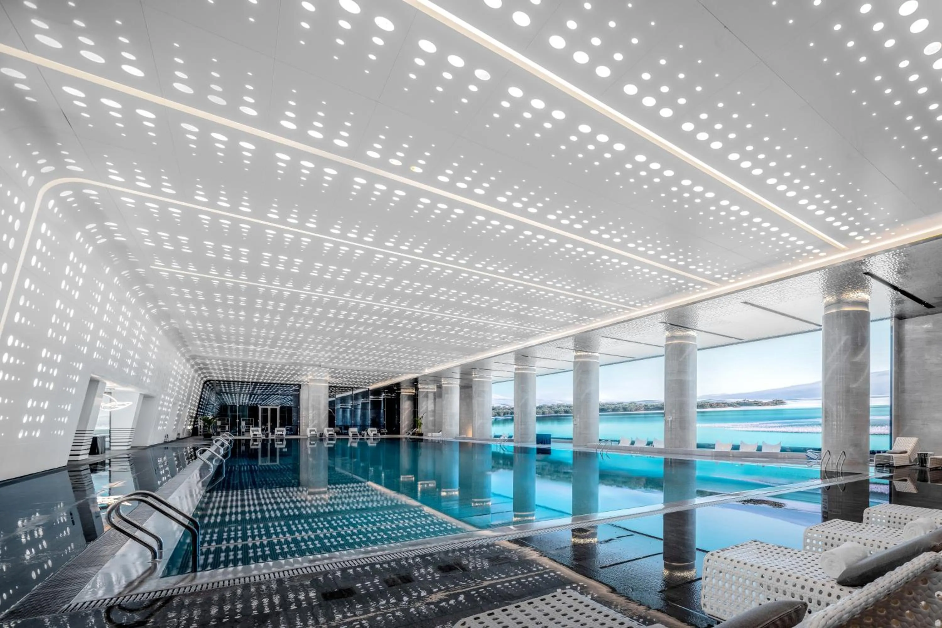 Swimming pool in Suzhou International Conference Hotel