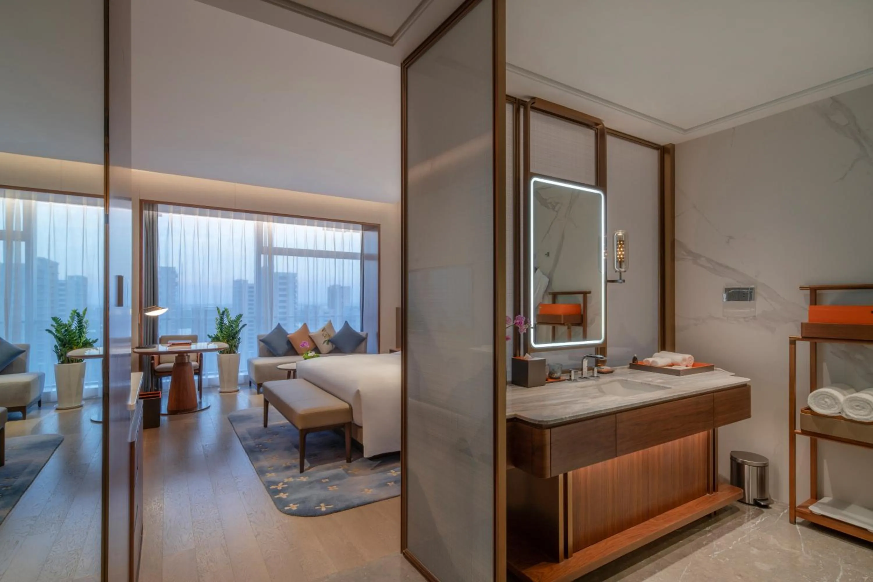 Photo of the whole room, Bed in Suzhou International Conference Hotel