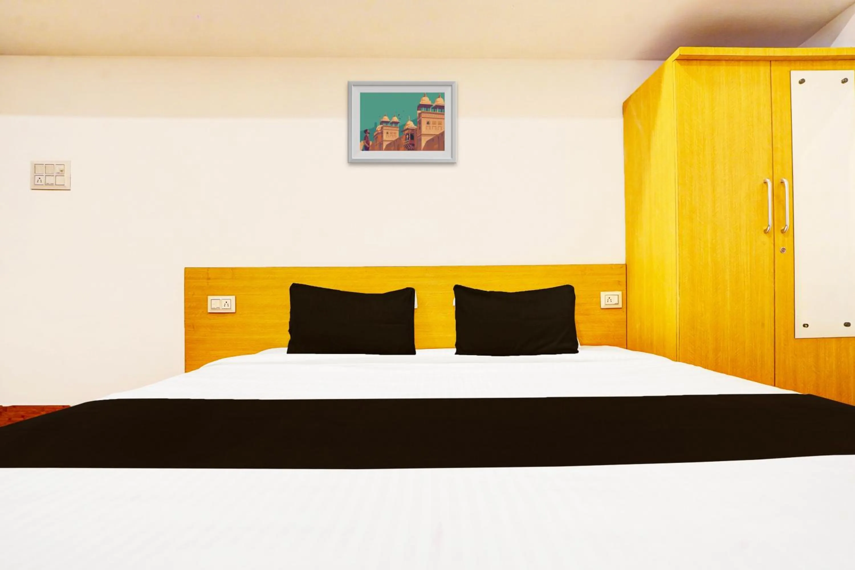 Bedroom, Bed in Hotel O THE VANTAGE INN