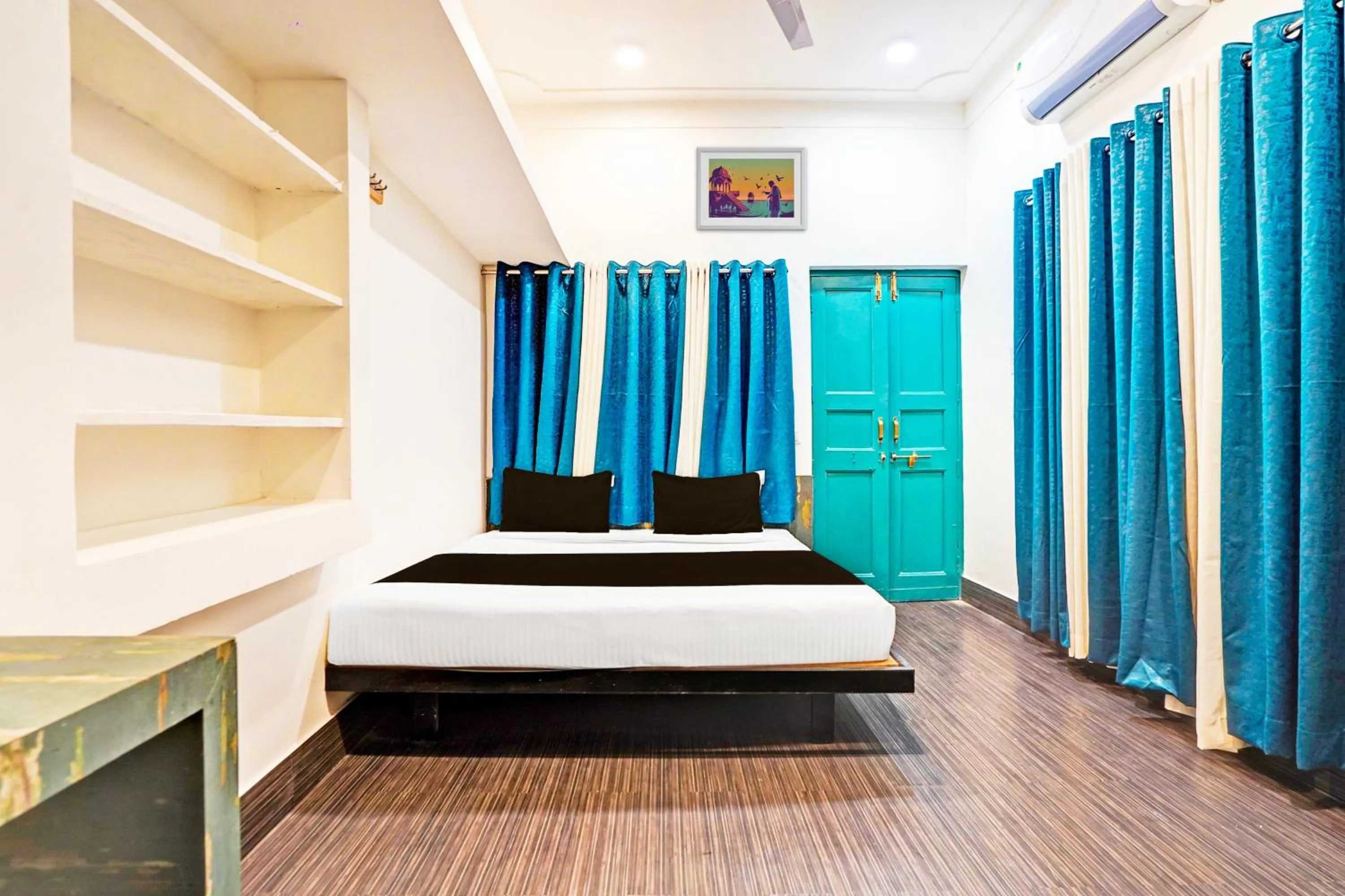 Bedroom, Bed in Hotel O THE VANTAGE INN