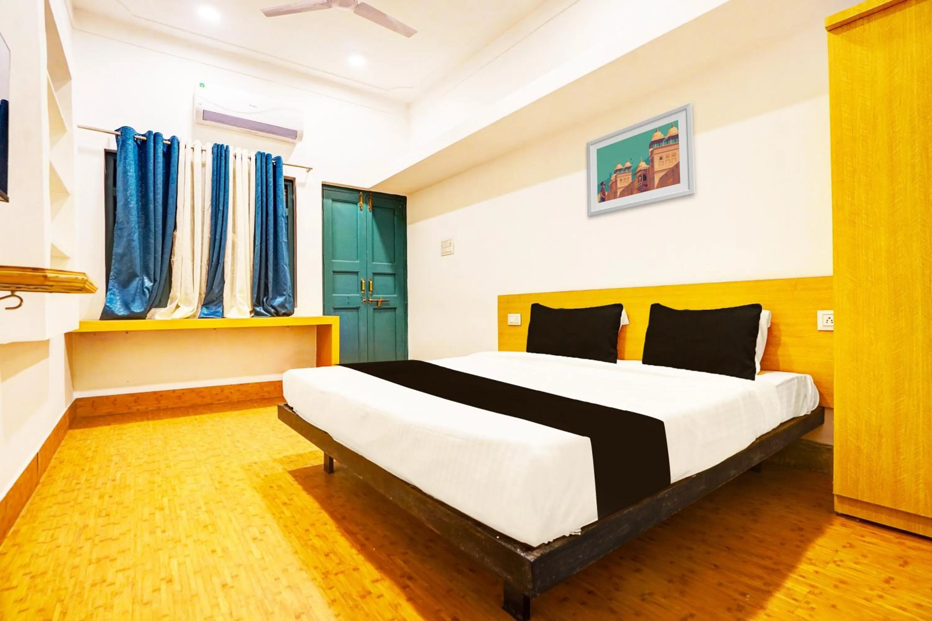 Bedroom, Bed in Hotel O THE VANTAGE INN