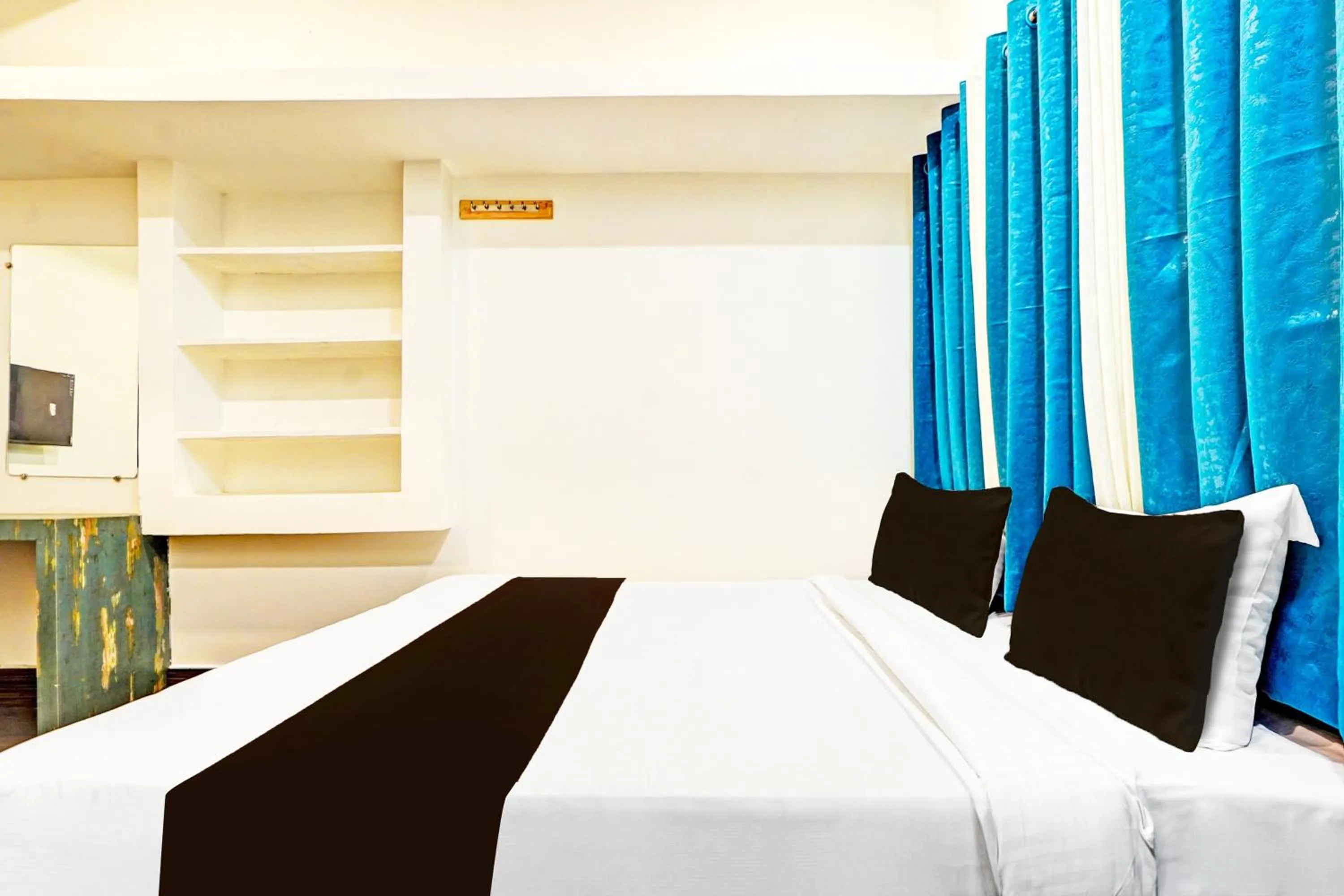 Bedroom, Bed in Hotel O THE VANTAGE INN