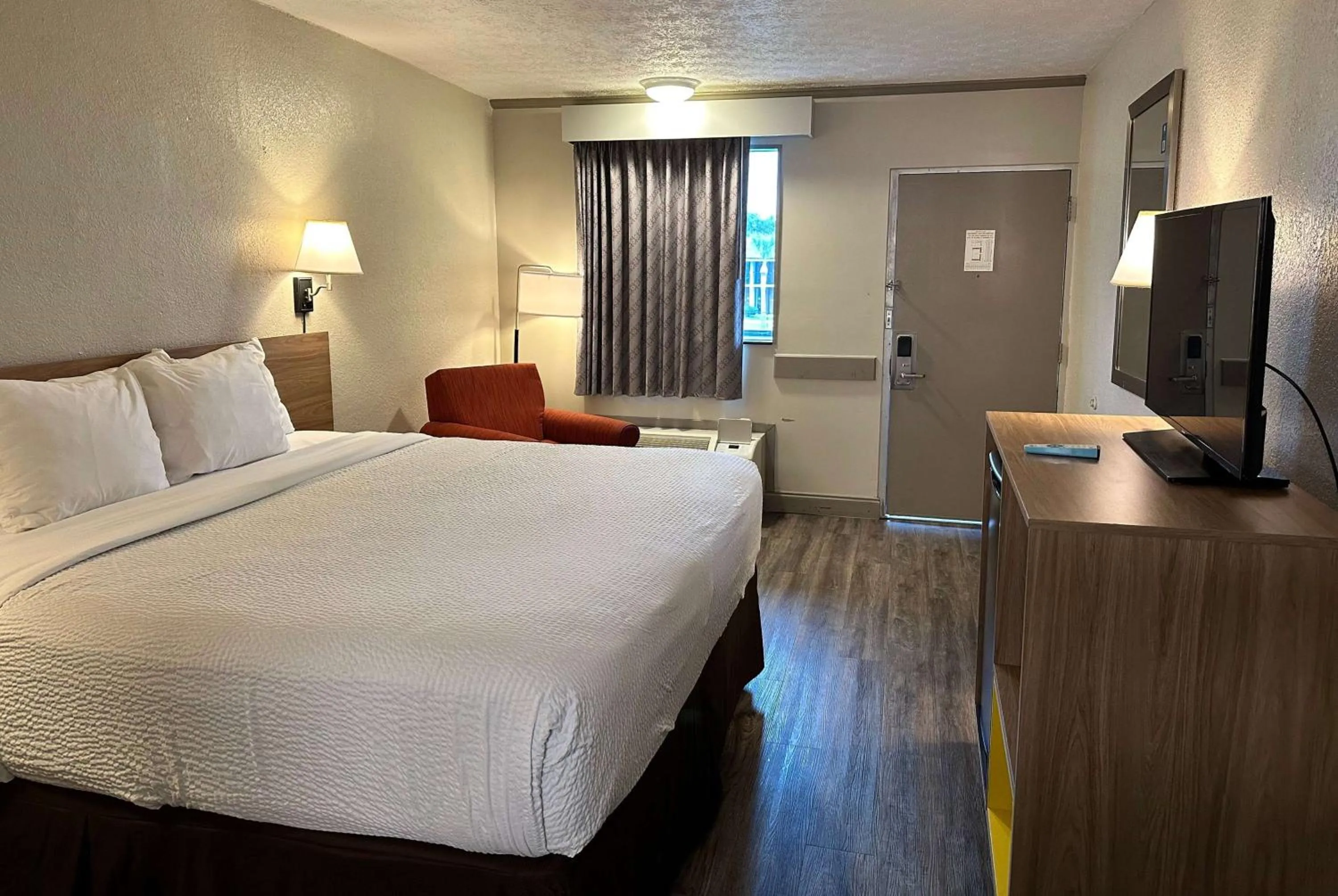Photo of the whole room, Bed in Days Inn by Wyndham St Augustine I-95-Outlet Mall