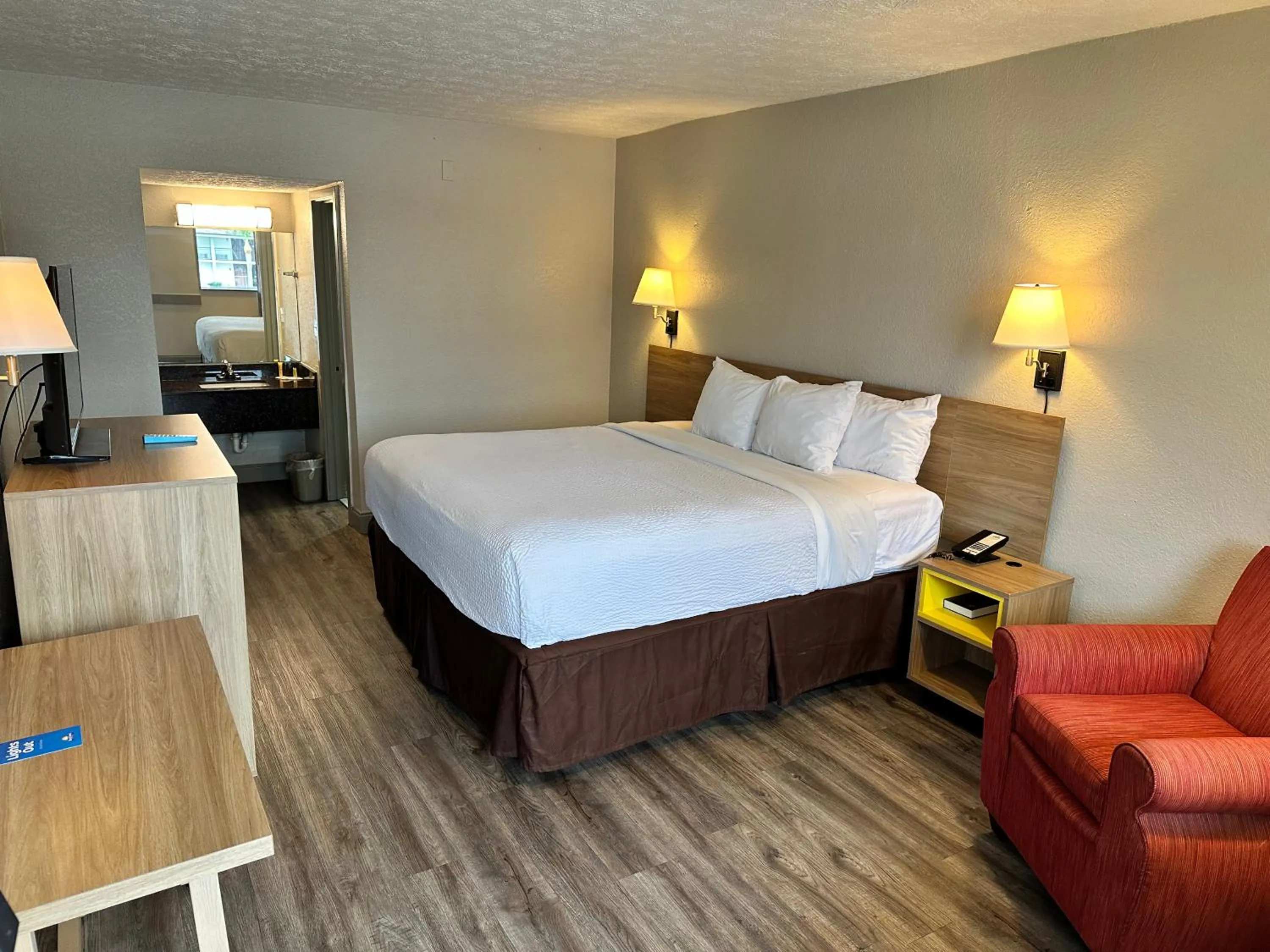 Bed in Days Inn by Wyndham St Augustine I-95-Outlet Mall