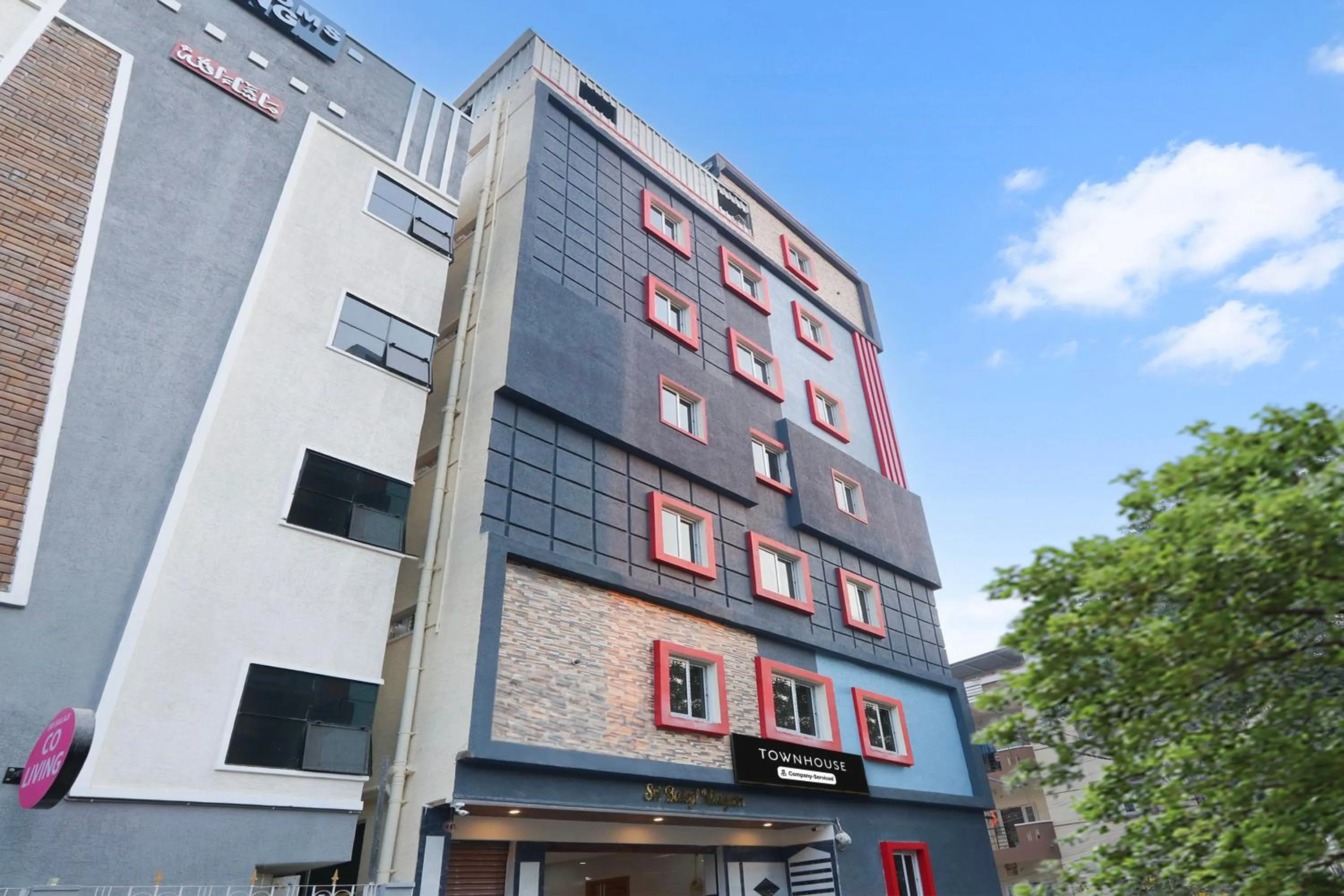 Facade/entrance in Super Townhouse Gachibowli Near Sky View