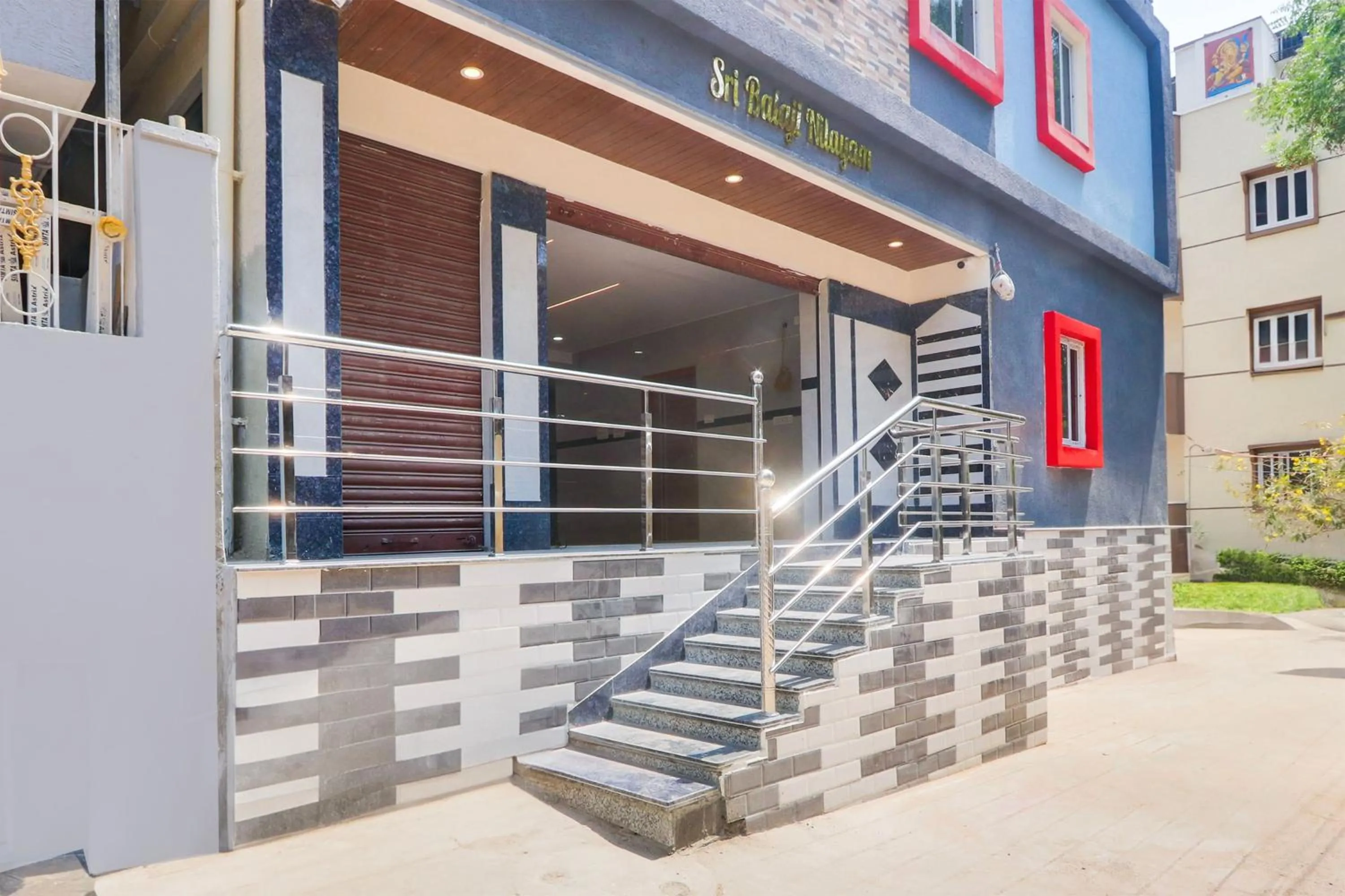 Facade/entrance in Super Townhouse Gachibowli Near Sky View