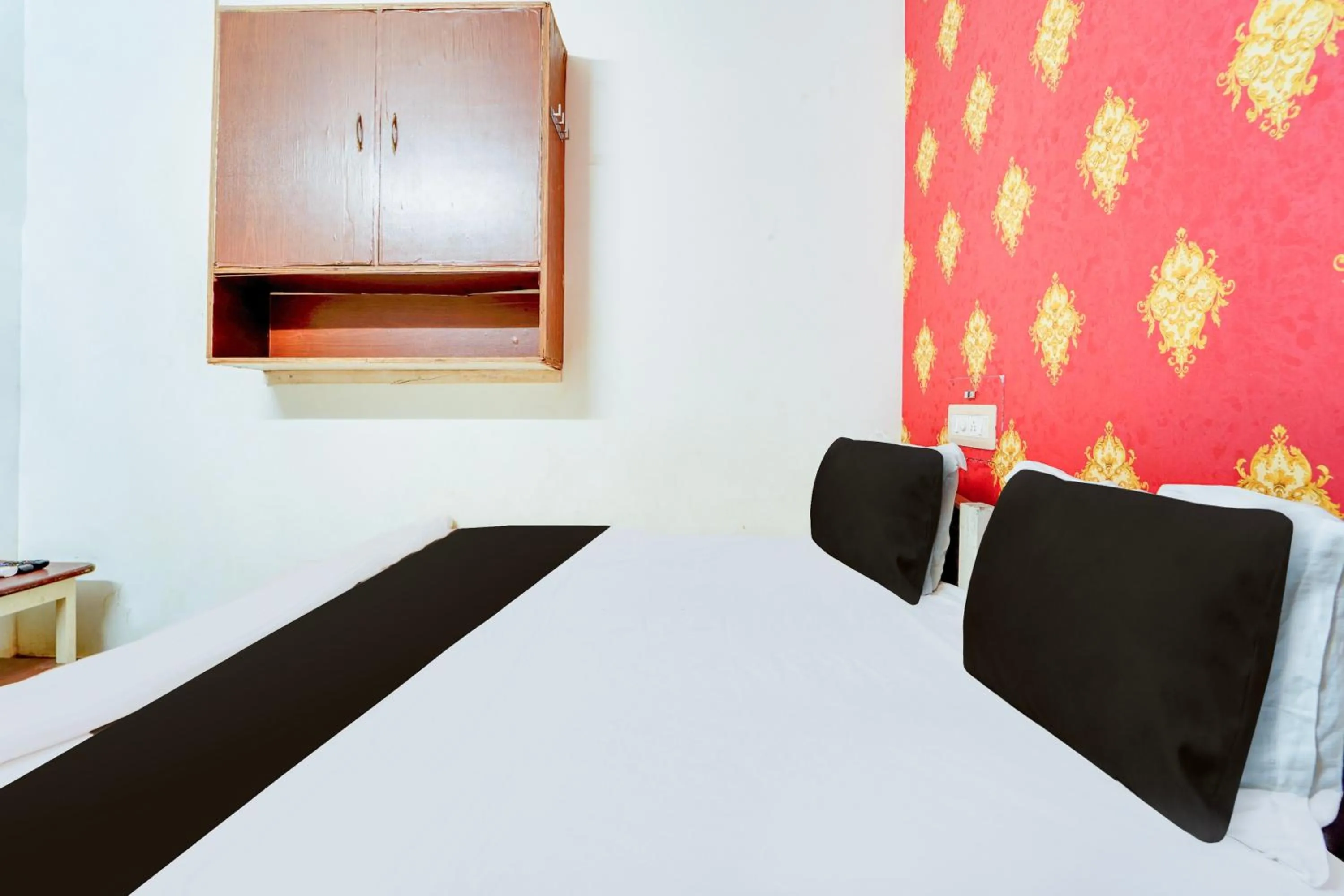 Lobby or reception, Bed in Hotel O Classic Grand Residency