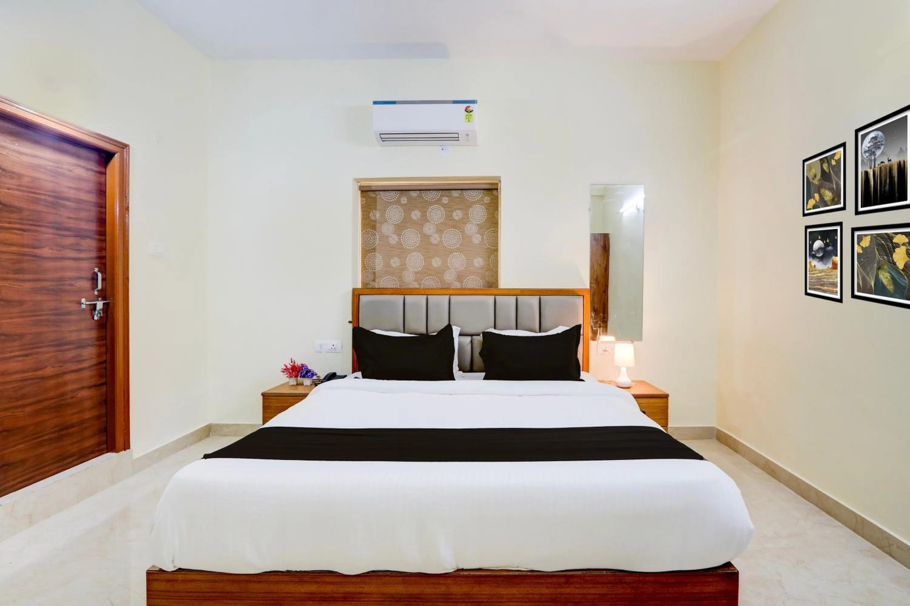 Bedroom, Bed in Super Townhouse Nirvana Elite