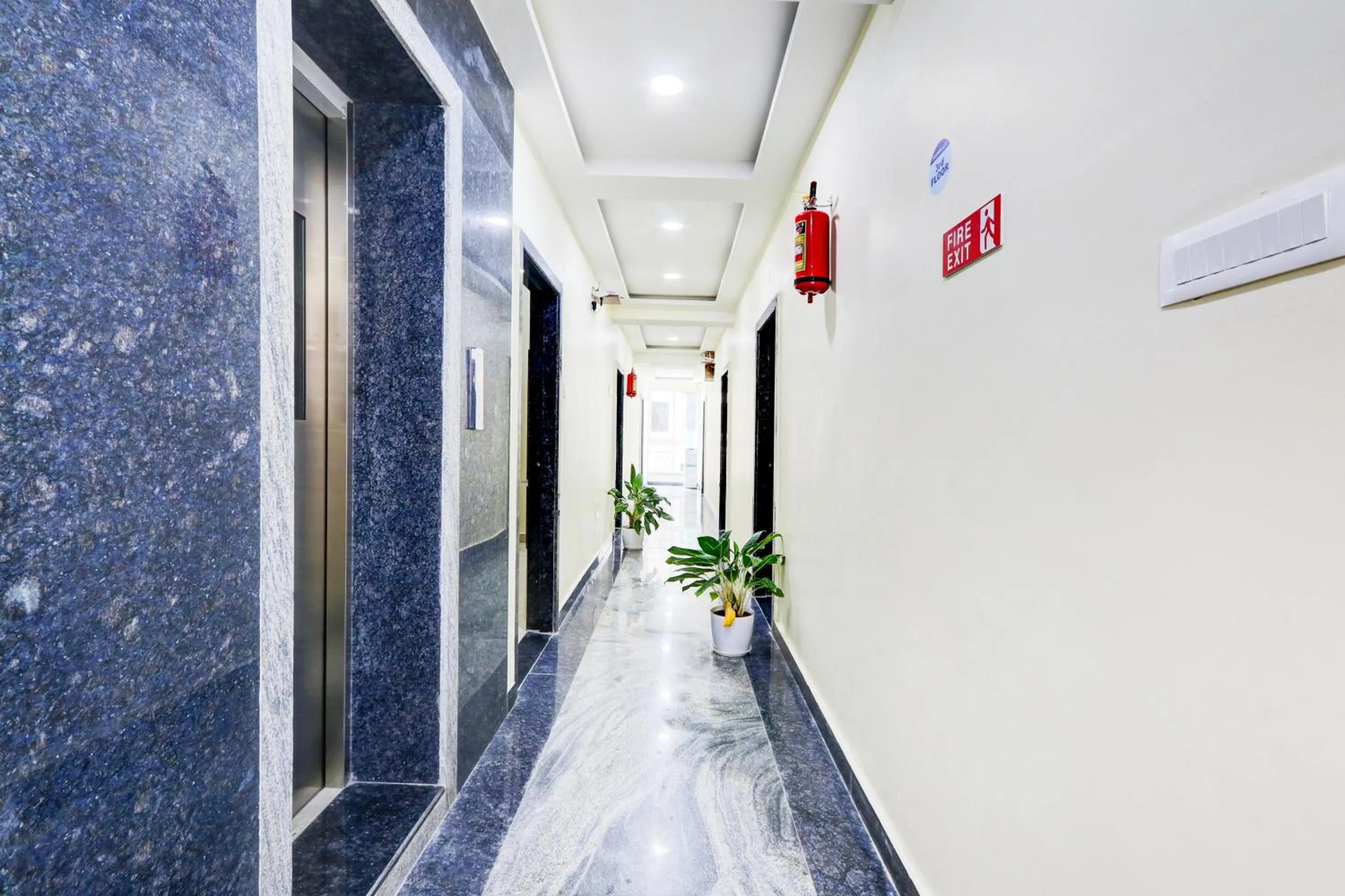 Lobby or reception in Super Townhouse Nirvana Elite