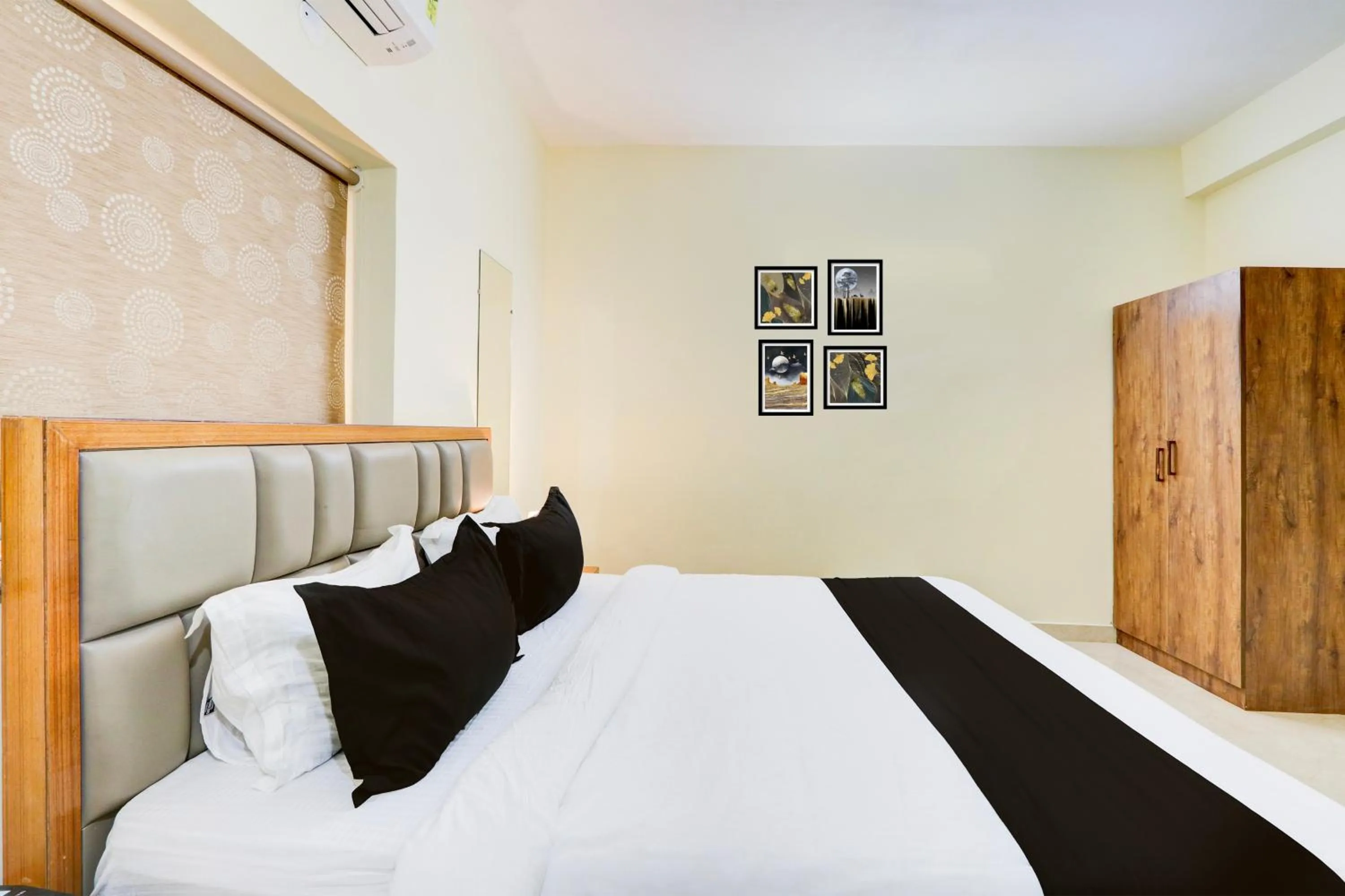 Bedroom, Bed in Super Townhouse Nirvana Elite