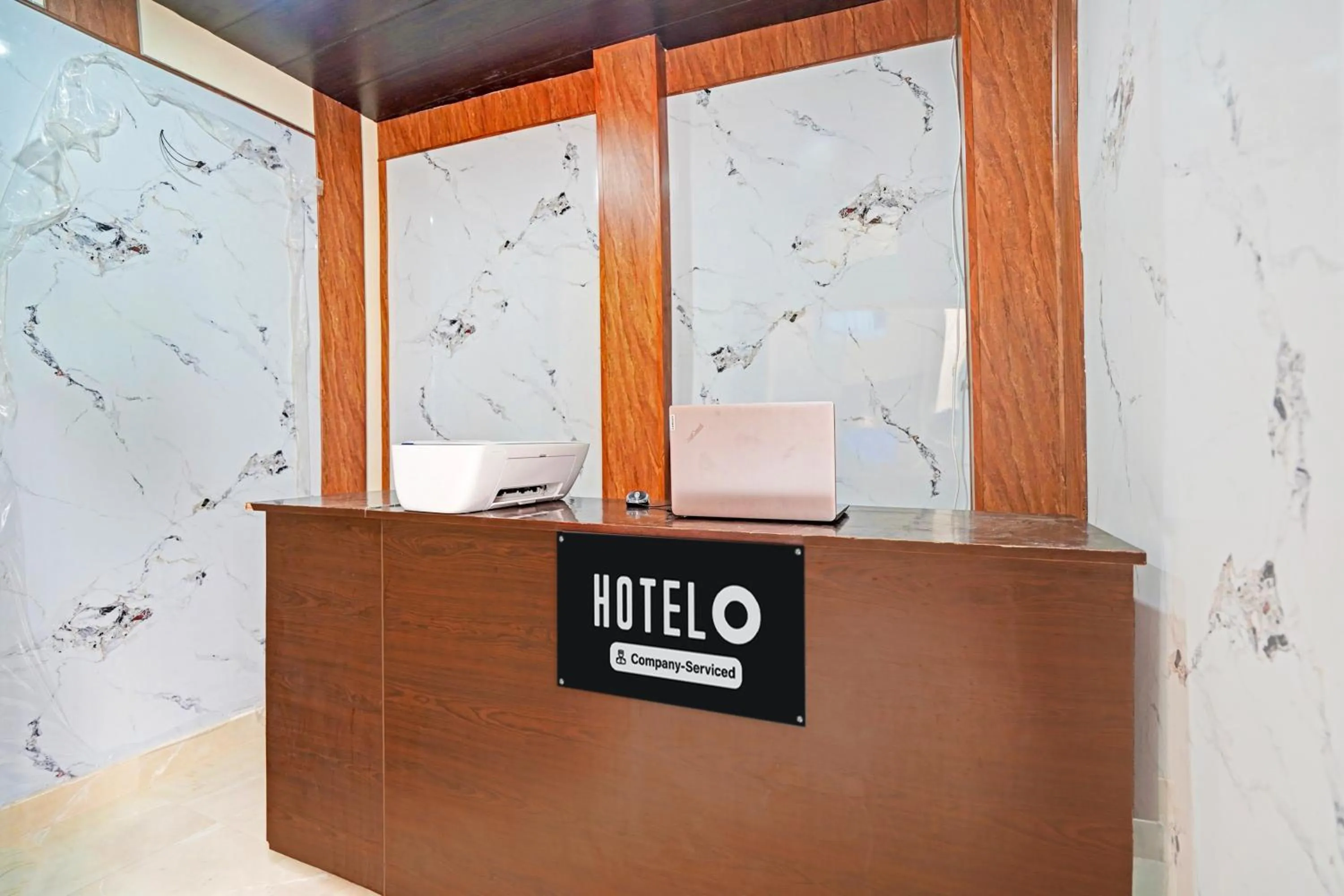 Lobby or reception in Super Hotel O Varanasi Banaras Junction Formerly Girija Palace