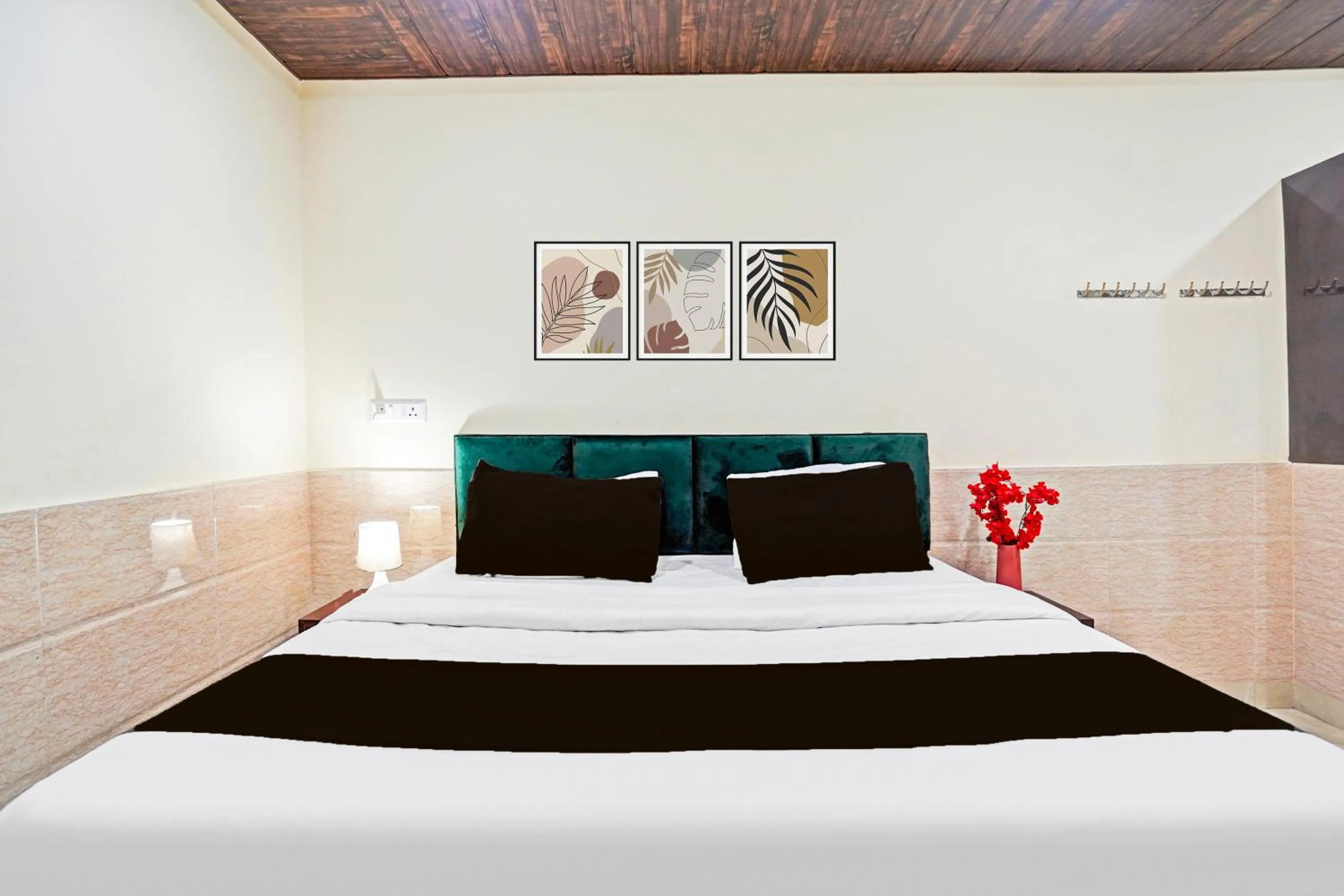 Bedroom, Bed in Super Hotel O Varanasi Banaras Junction Formerly Girija Palace