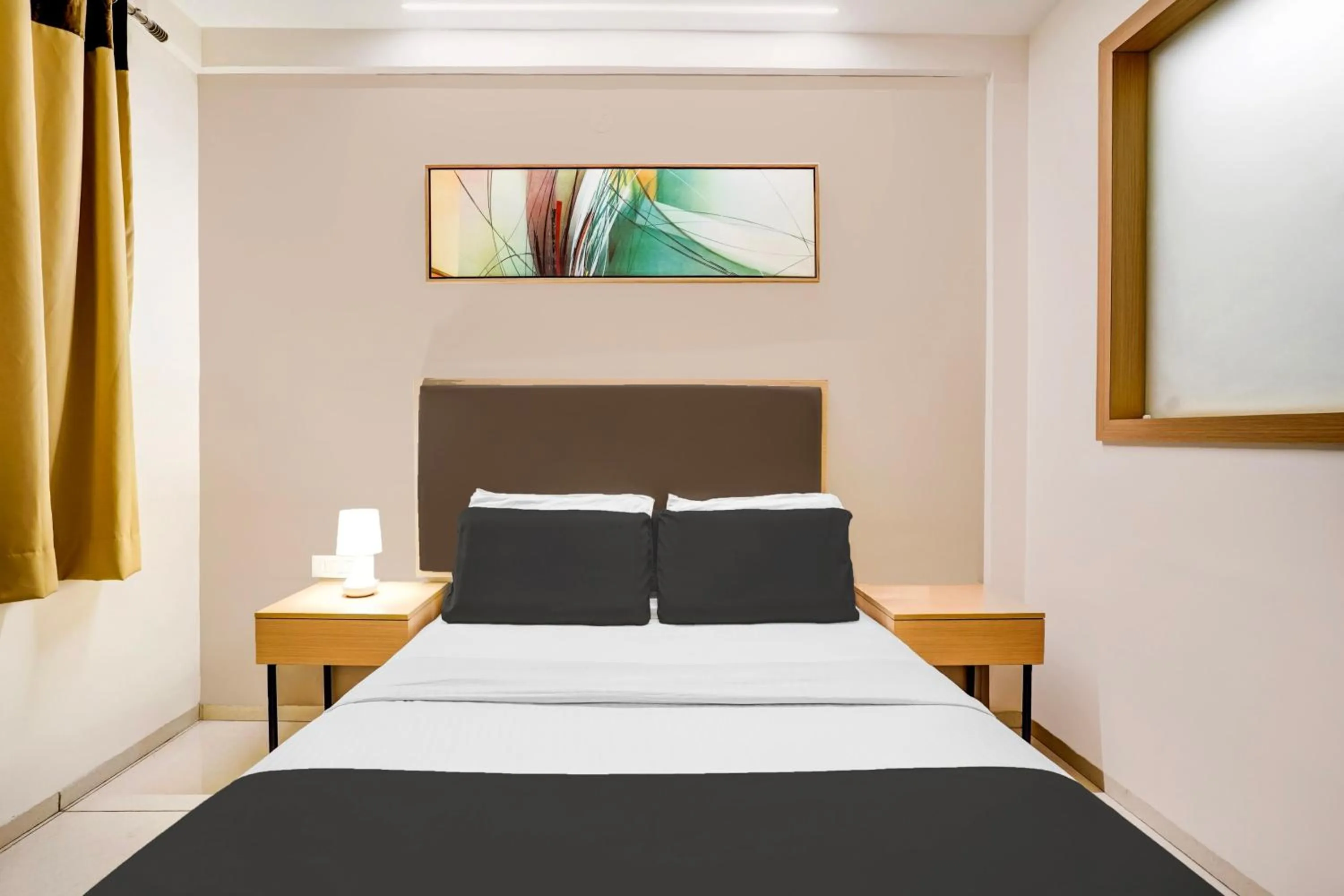 Bedroom, Bed in Super Collection O Metro Park Opposite Kalasipalya Bus stand