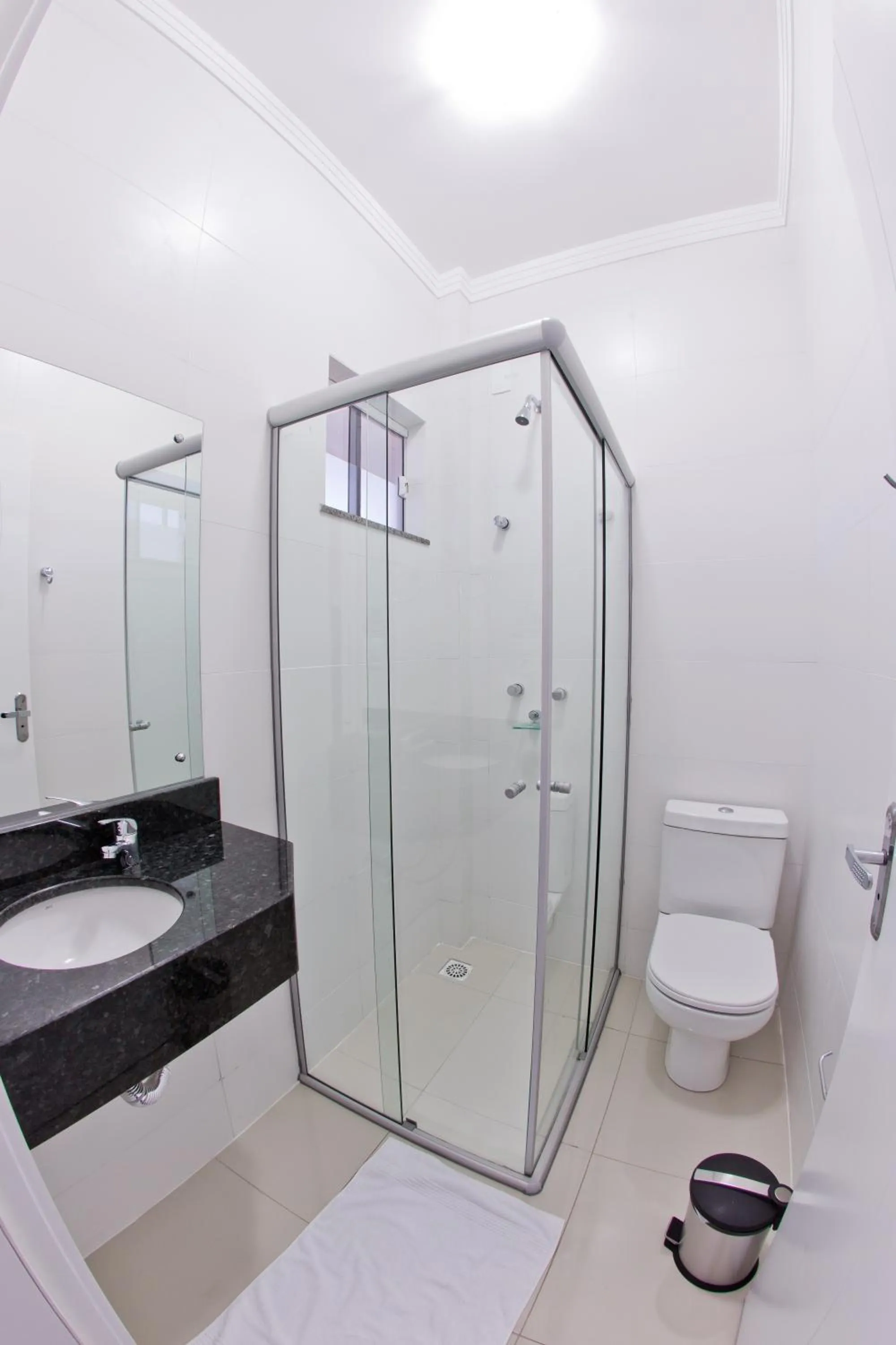 Shower in North Hotel - Aeroporto