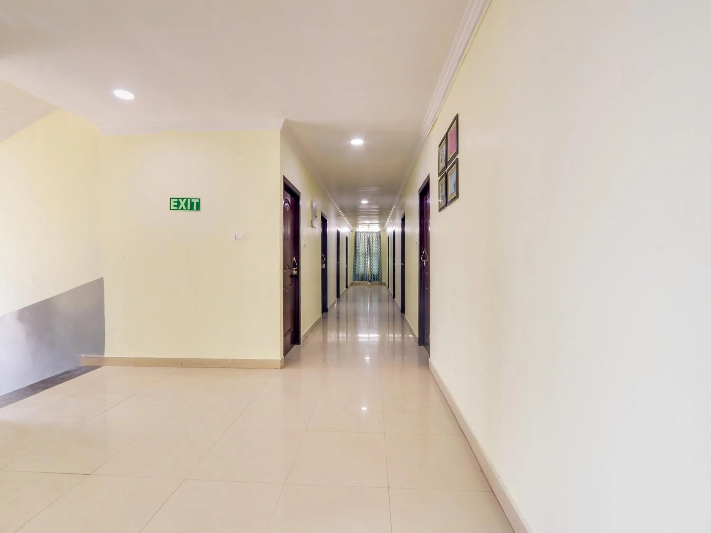 Lobby or reception in Hotel O SS ELITE