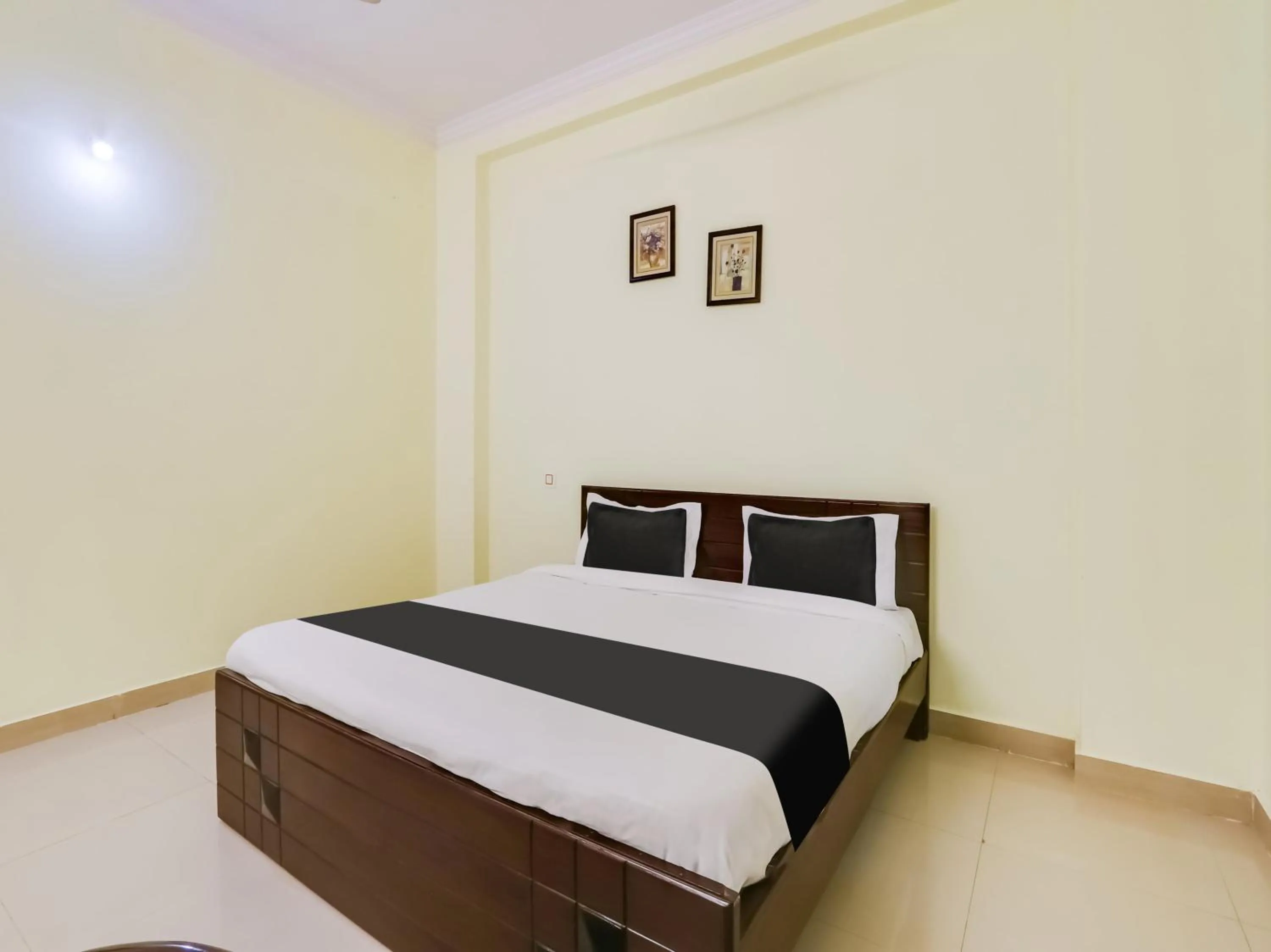 Bedroom, Bed in Super Hotel O SS ELITE