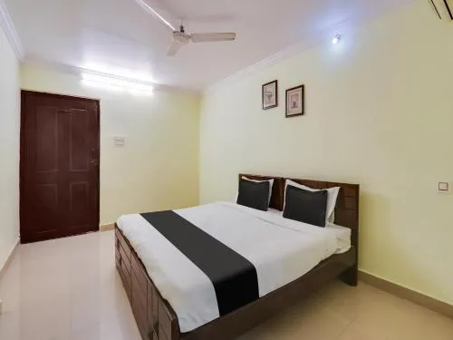 Bedroom, Bed in Hotel O SS ELITE