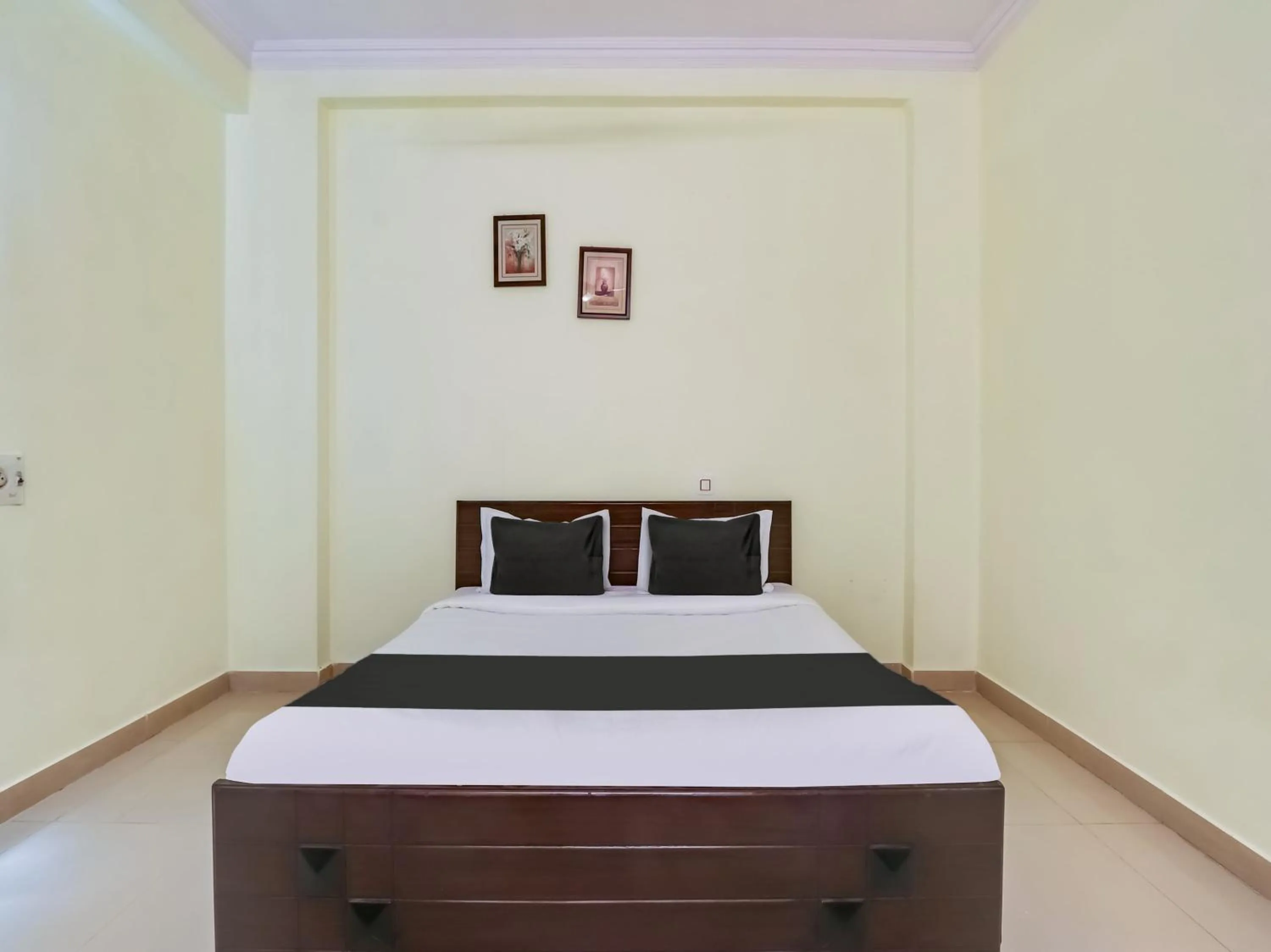 Bedroom, Bed in Super Hotel O SS ELITE