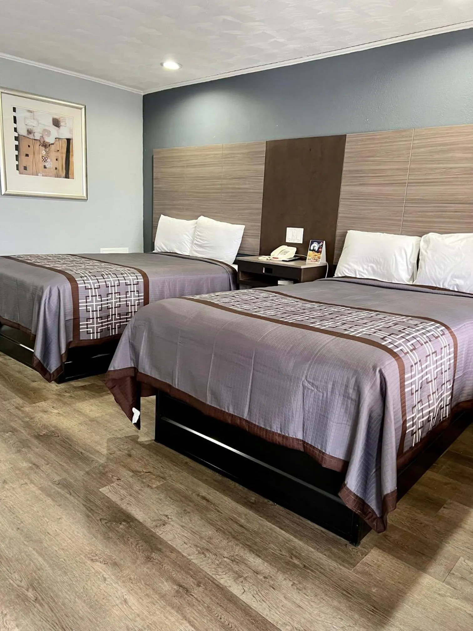 Bed in Knights Inn Madison Heights