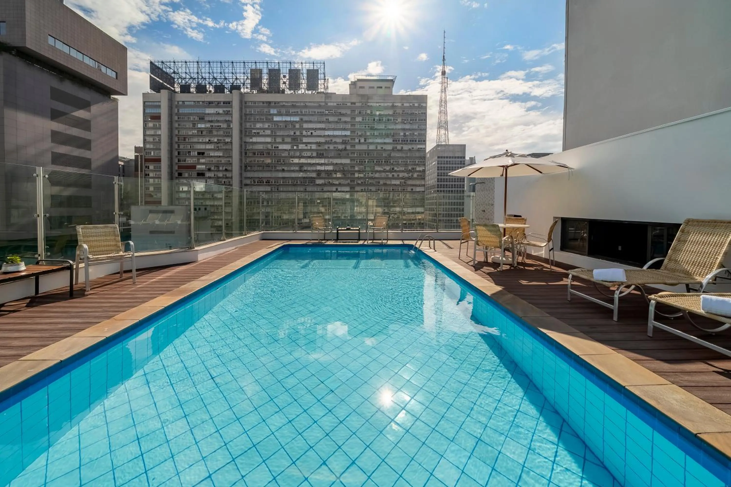 Swimming pool in Mercure Sao Paulo Alamedas