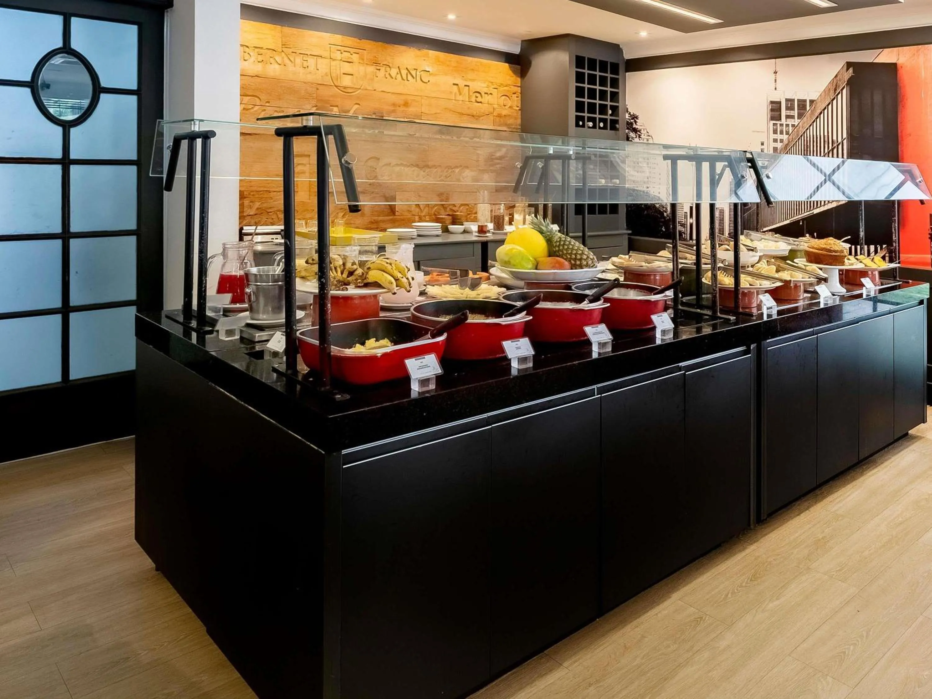 Restaurant/places to eat in Mercure Sao Paulo Alamedas