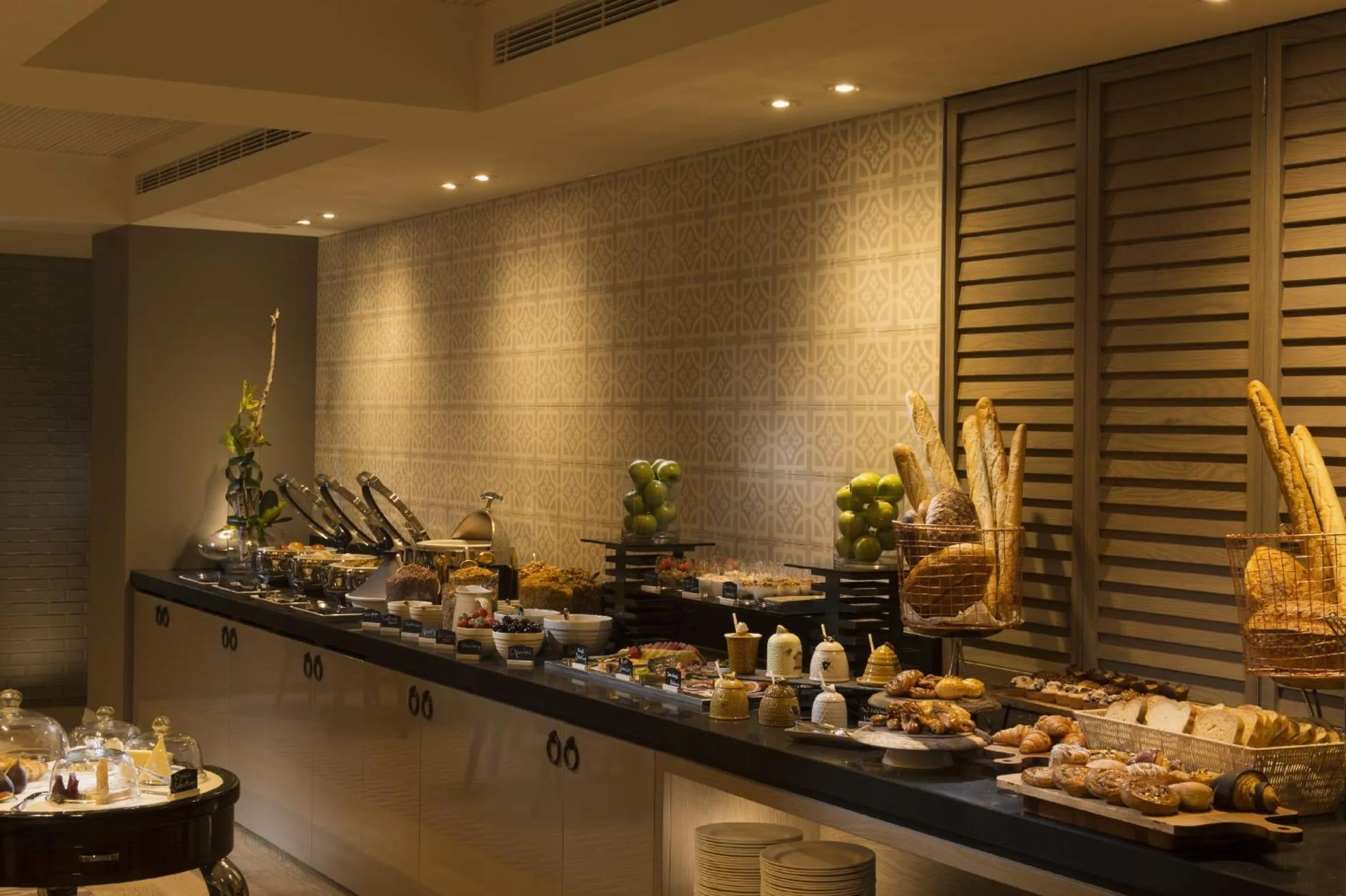 Restaurant/places to eat in Mayfair Hotel