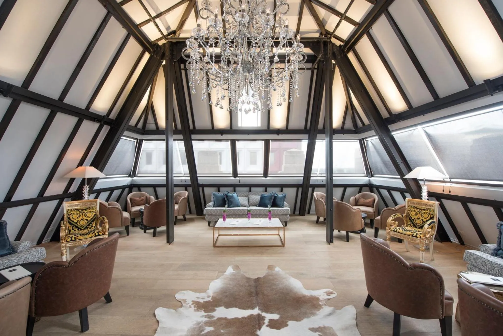 Lounge or bar in Mayfair Hotel Adelaide by IHG