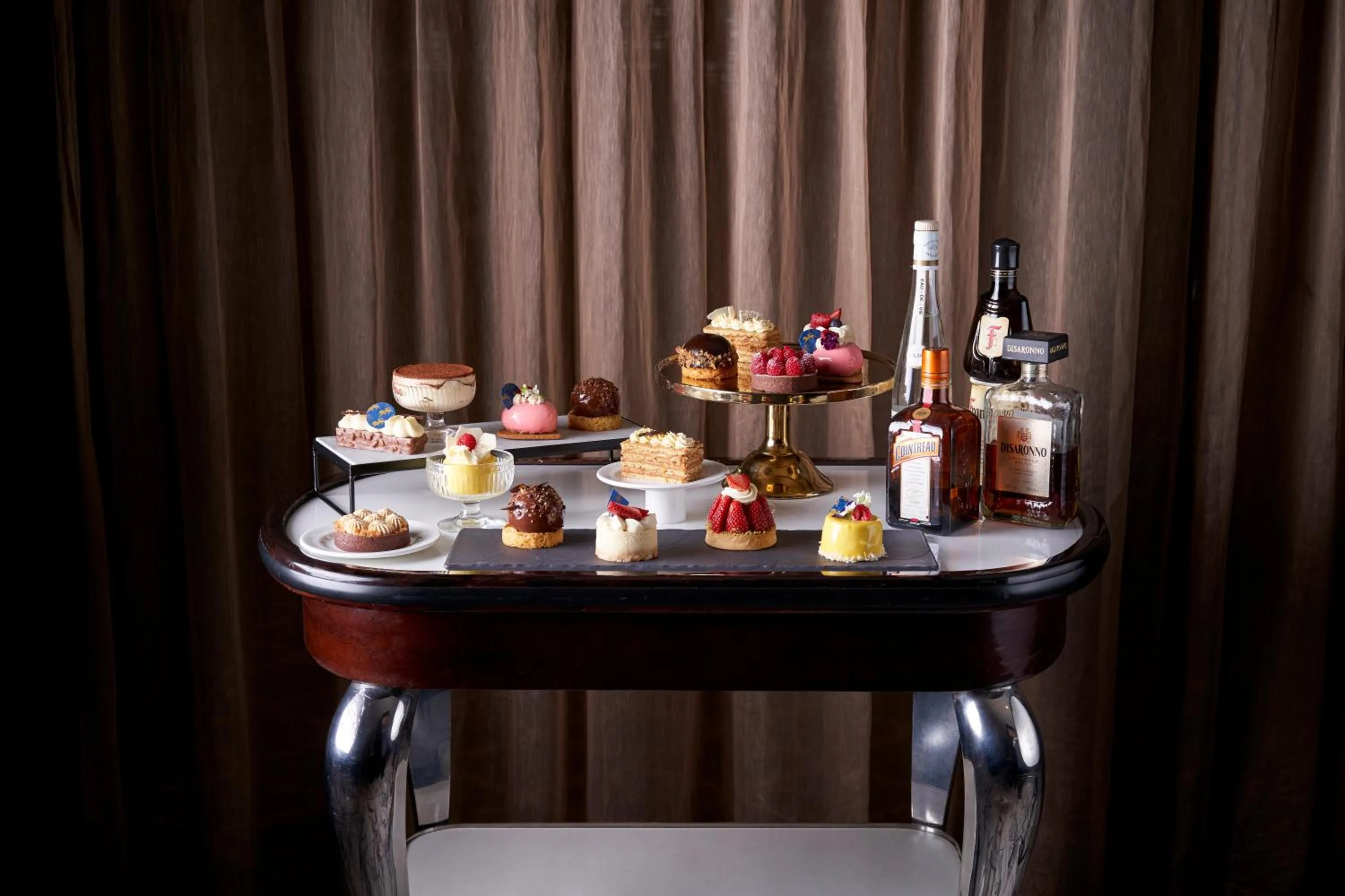 Restaurant/places to eat in Mayfair Hotel