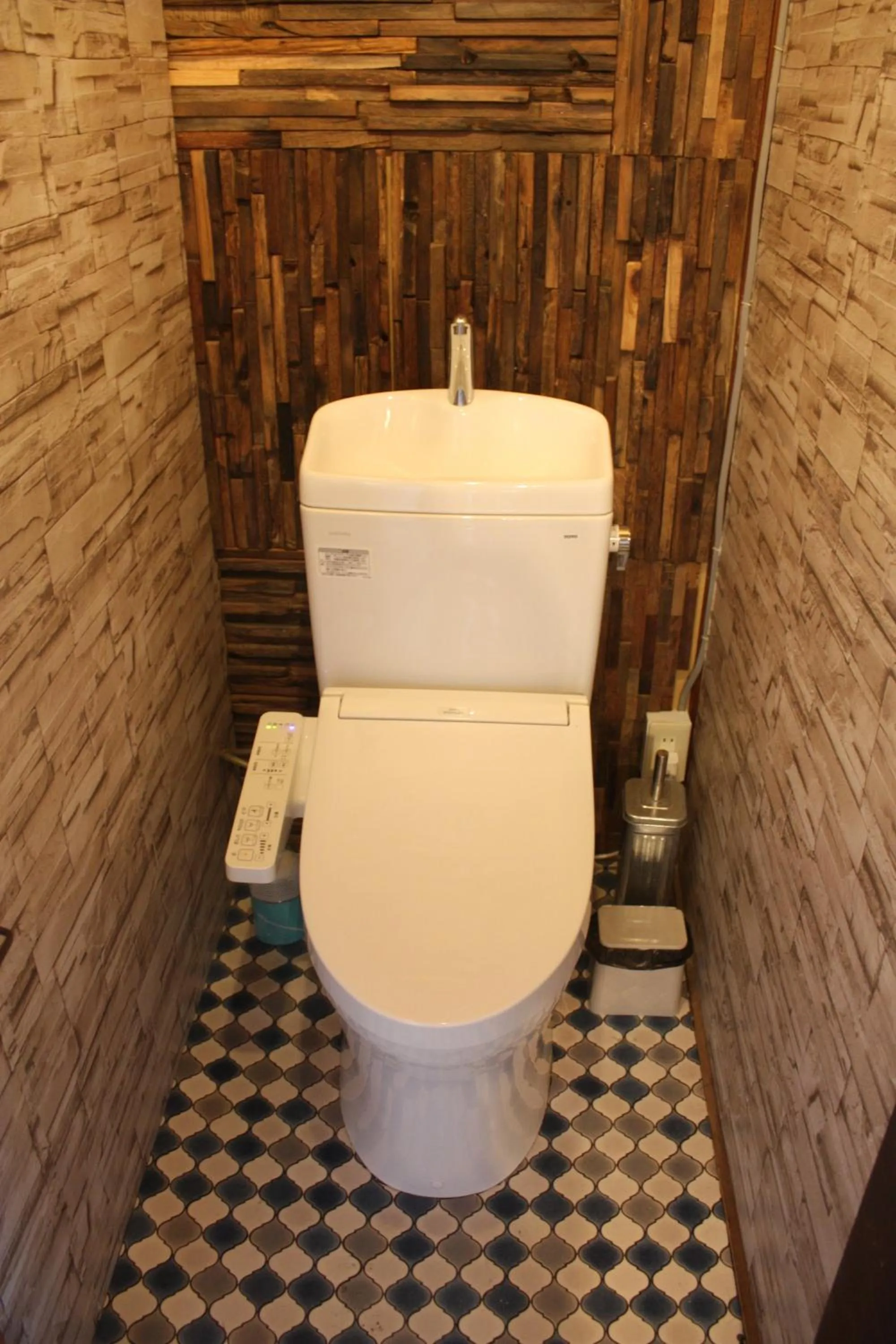Toilet in SYMPOSION Locanda