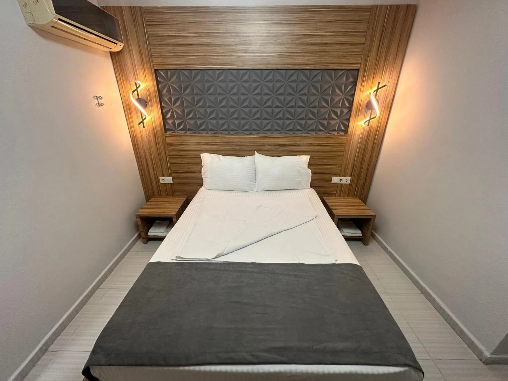 Photo of the whole room, Bed in Royal Ezel Hotel