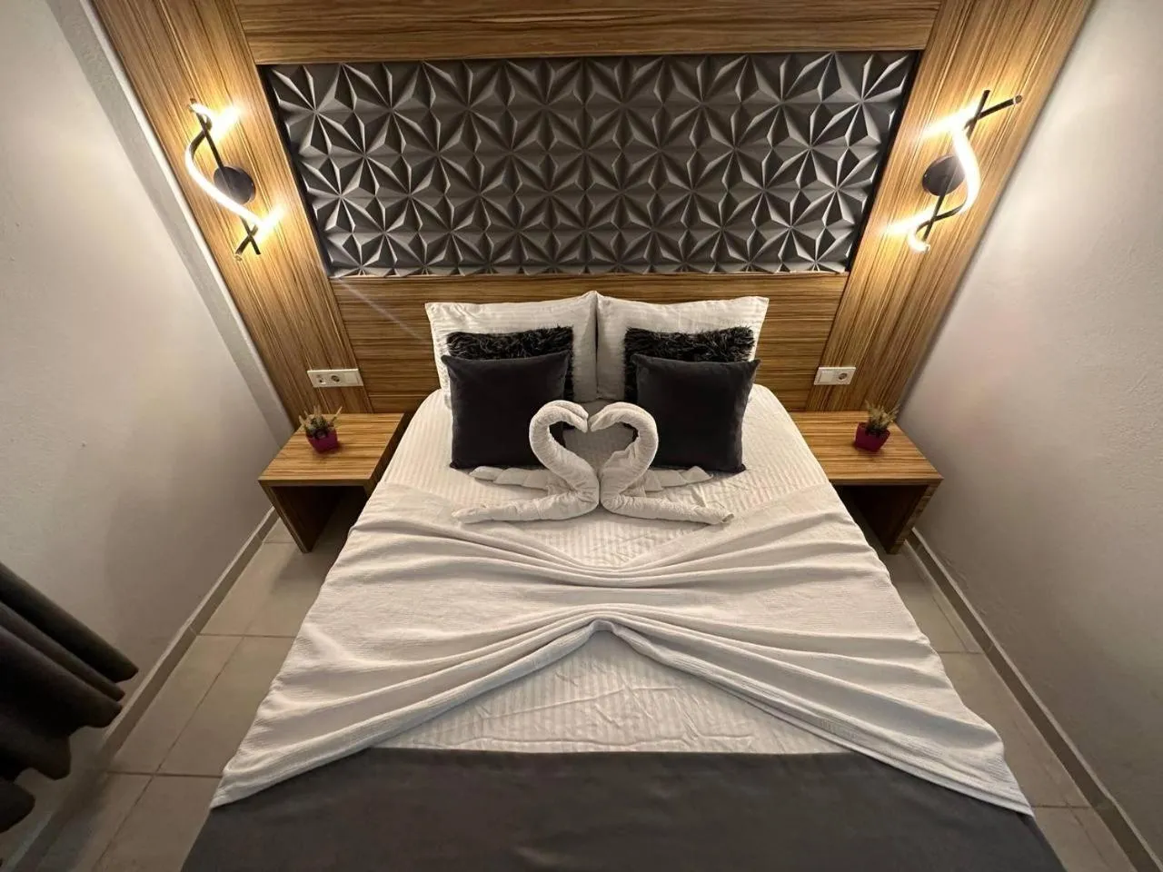 Photo of the whole room, Bed in Royal Ezel Hotel