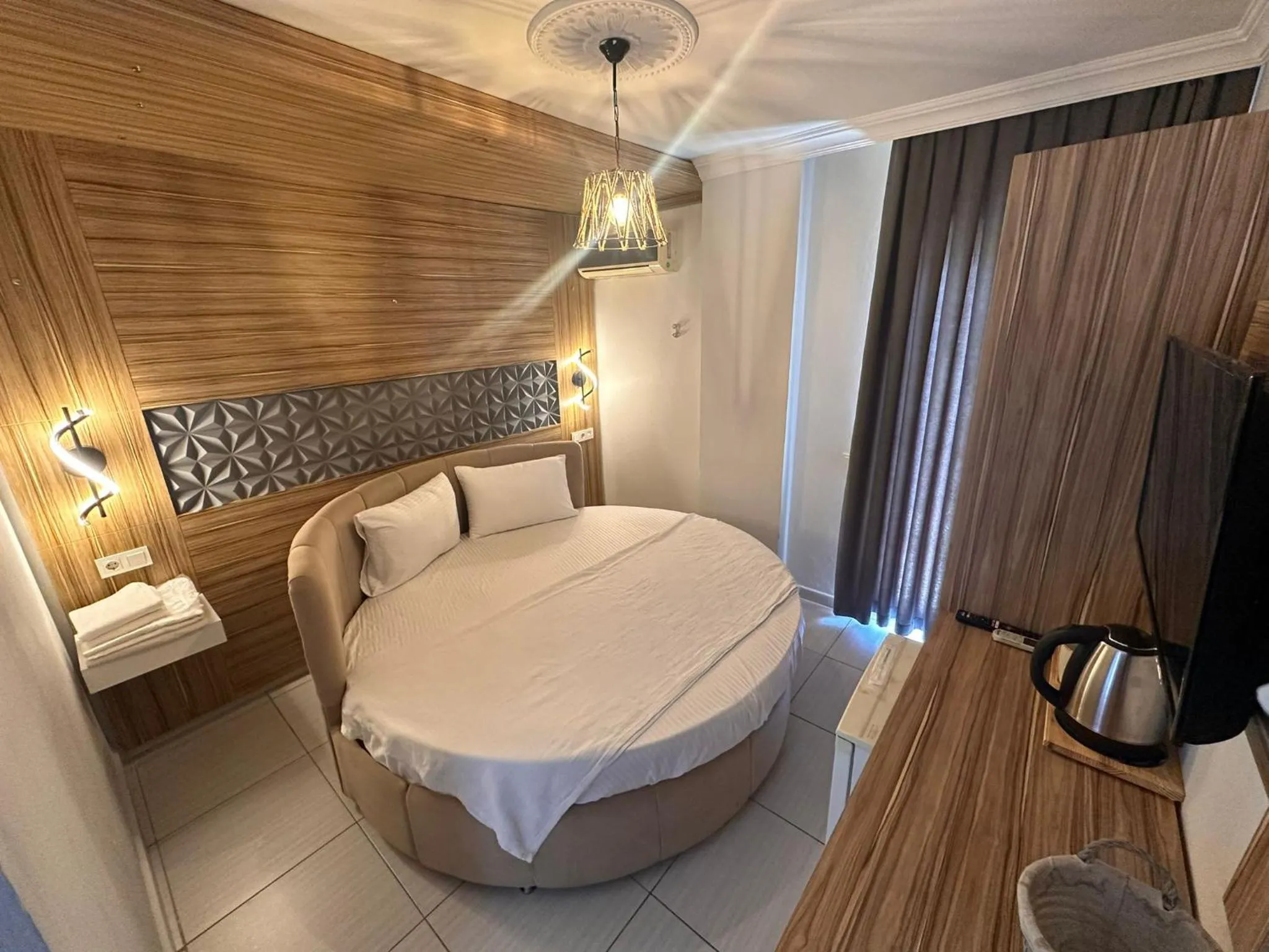 Photo of the whole room, Bed in Royal Ezel Hotel