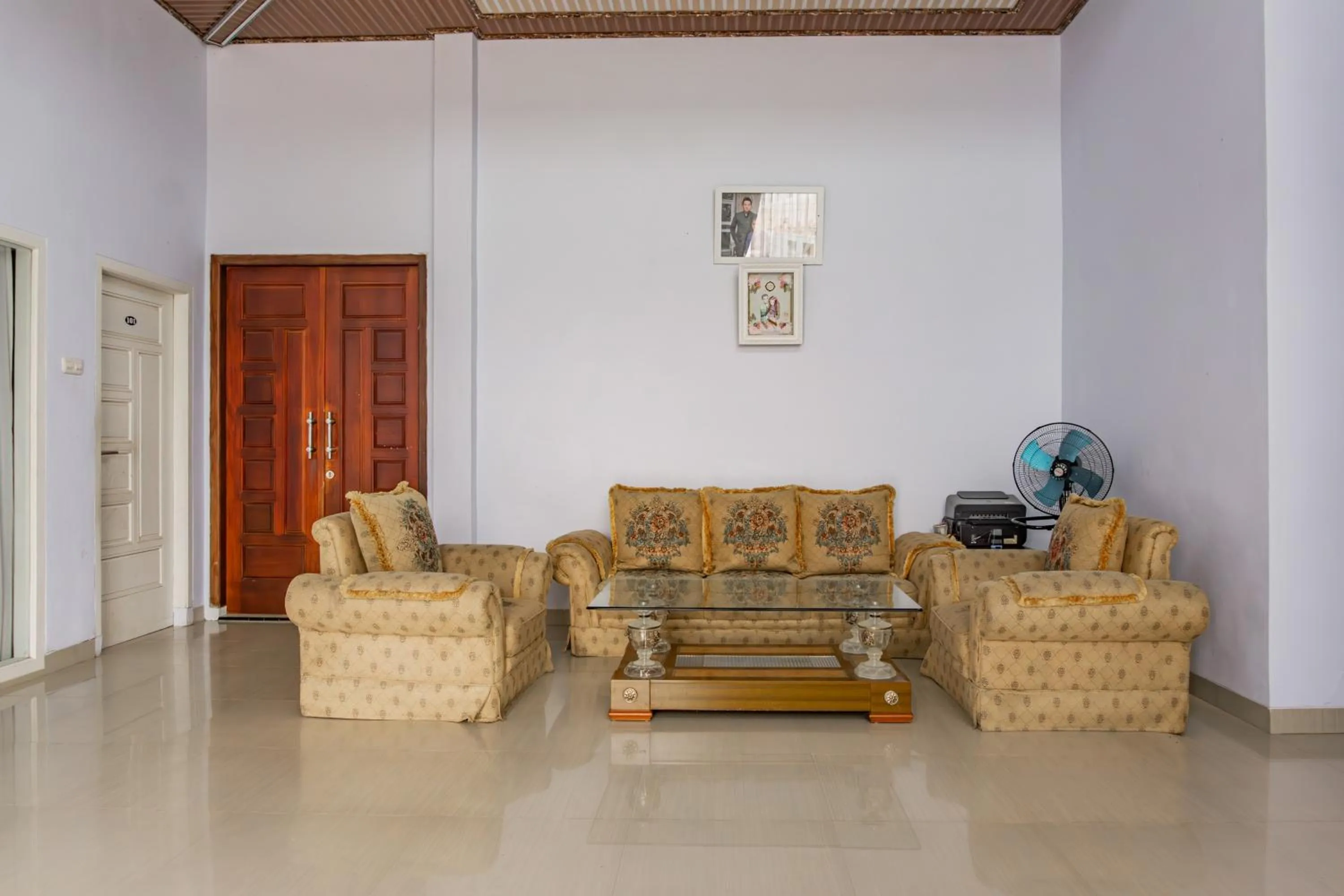Lobby or reception in OYO 93812 Tebing Vieatnam