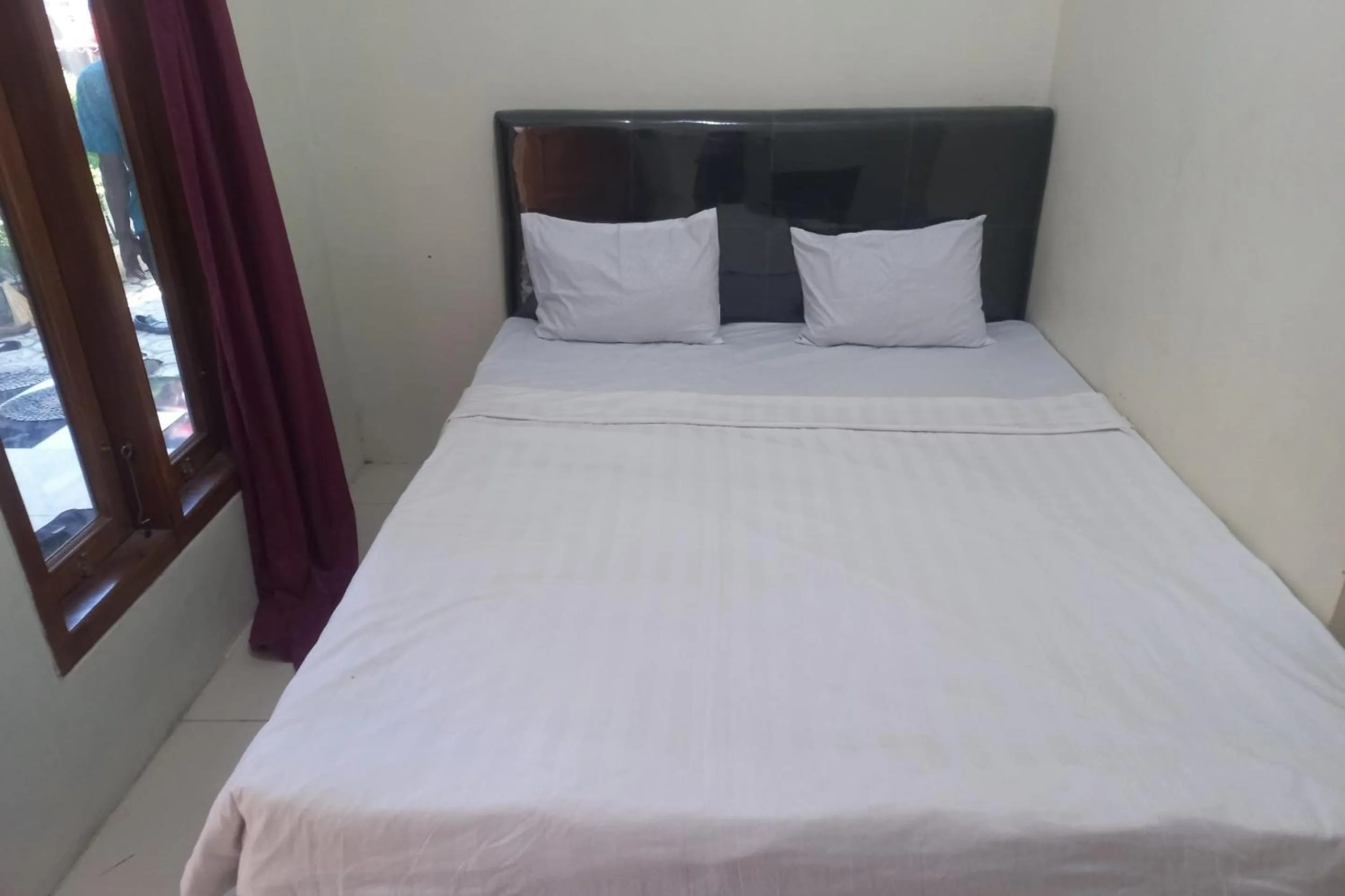 Bedroom, Bed in Hotel O Chimi Rumah Kost